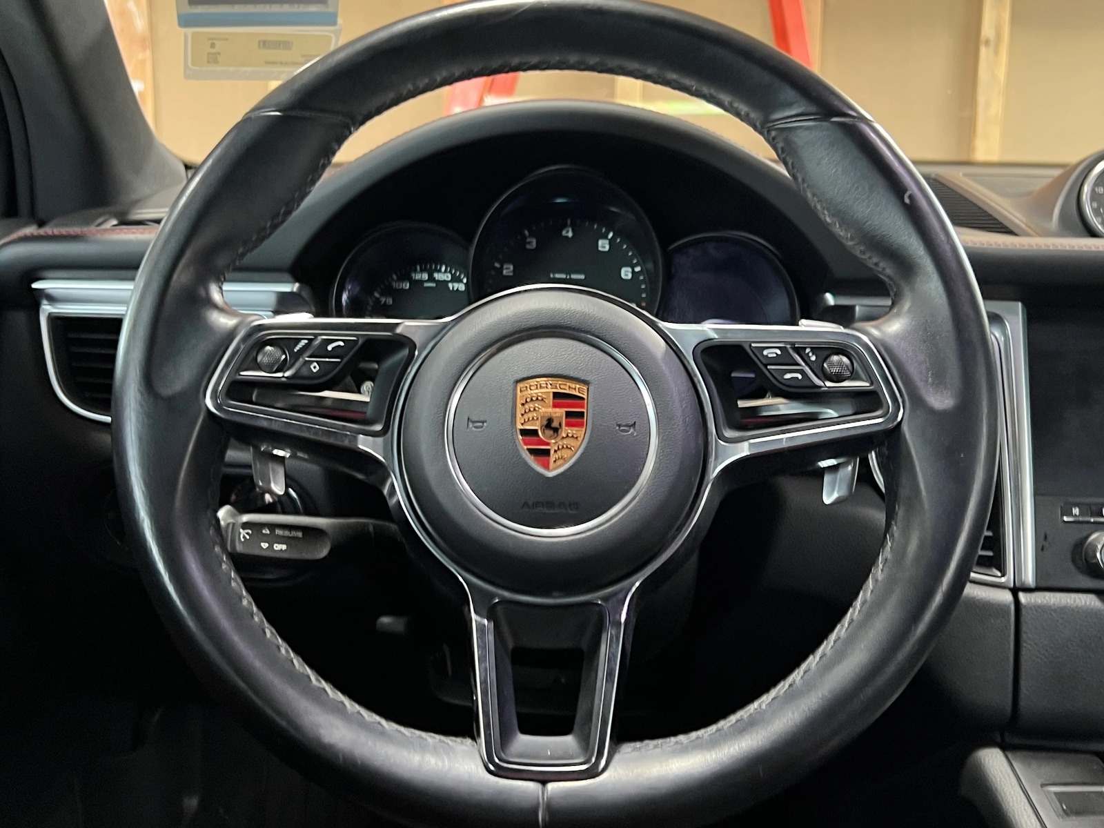 Thumbnail: 2018 Porsche Macan - 4