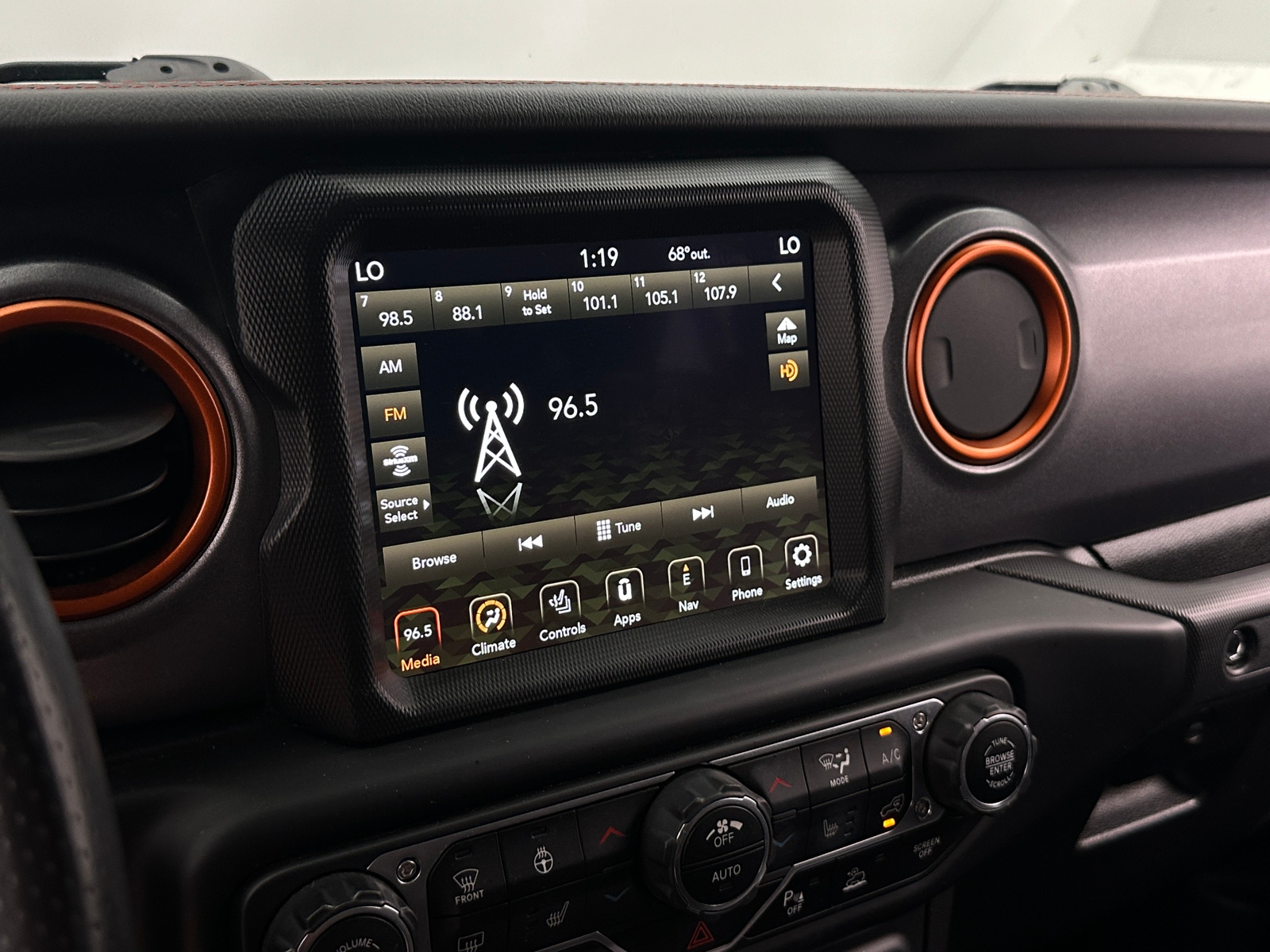 Thumbnail: 2021 Jeep Gladiator - 3