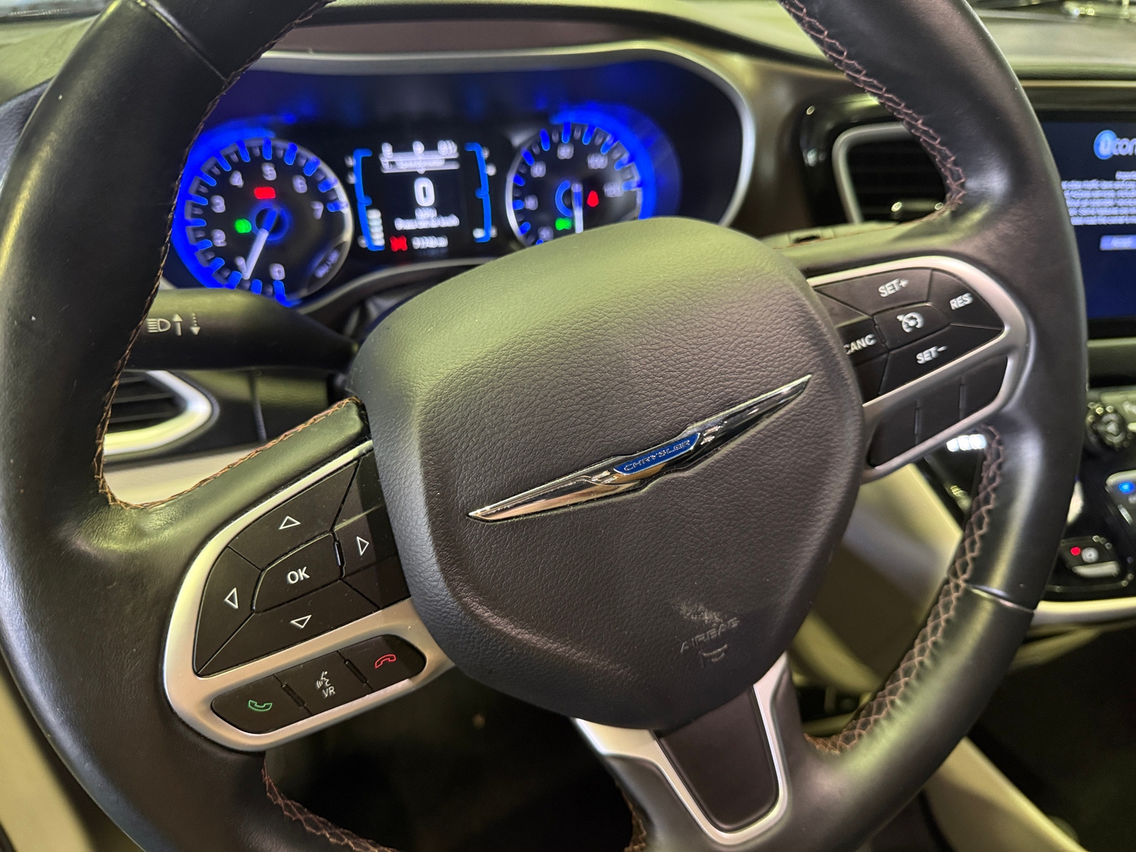 Thumbnail: 2017 Chrysler Pacifica - 4
