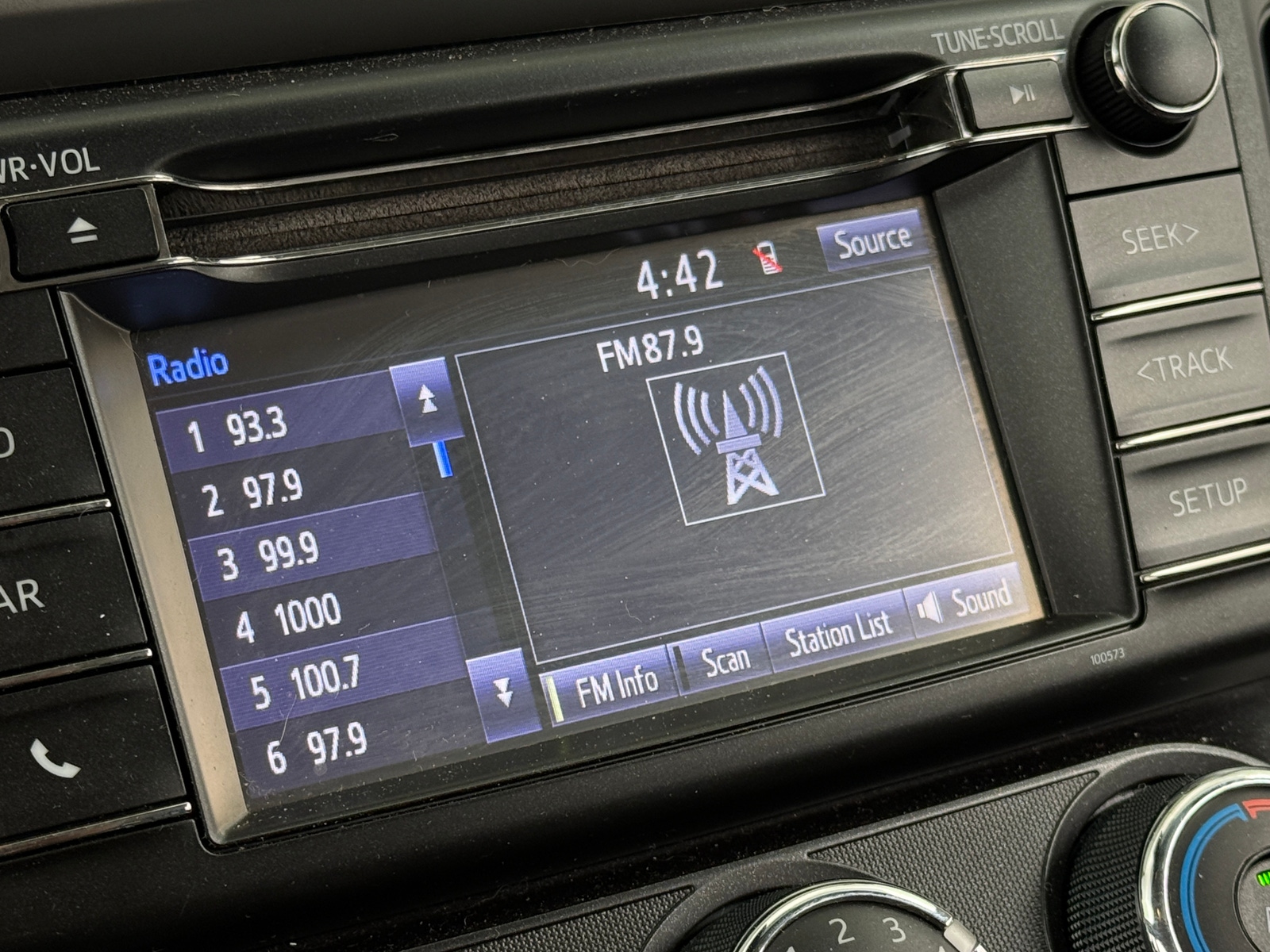 Thumbnail: 2018 Toyota RAV4 - 4