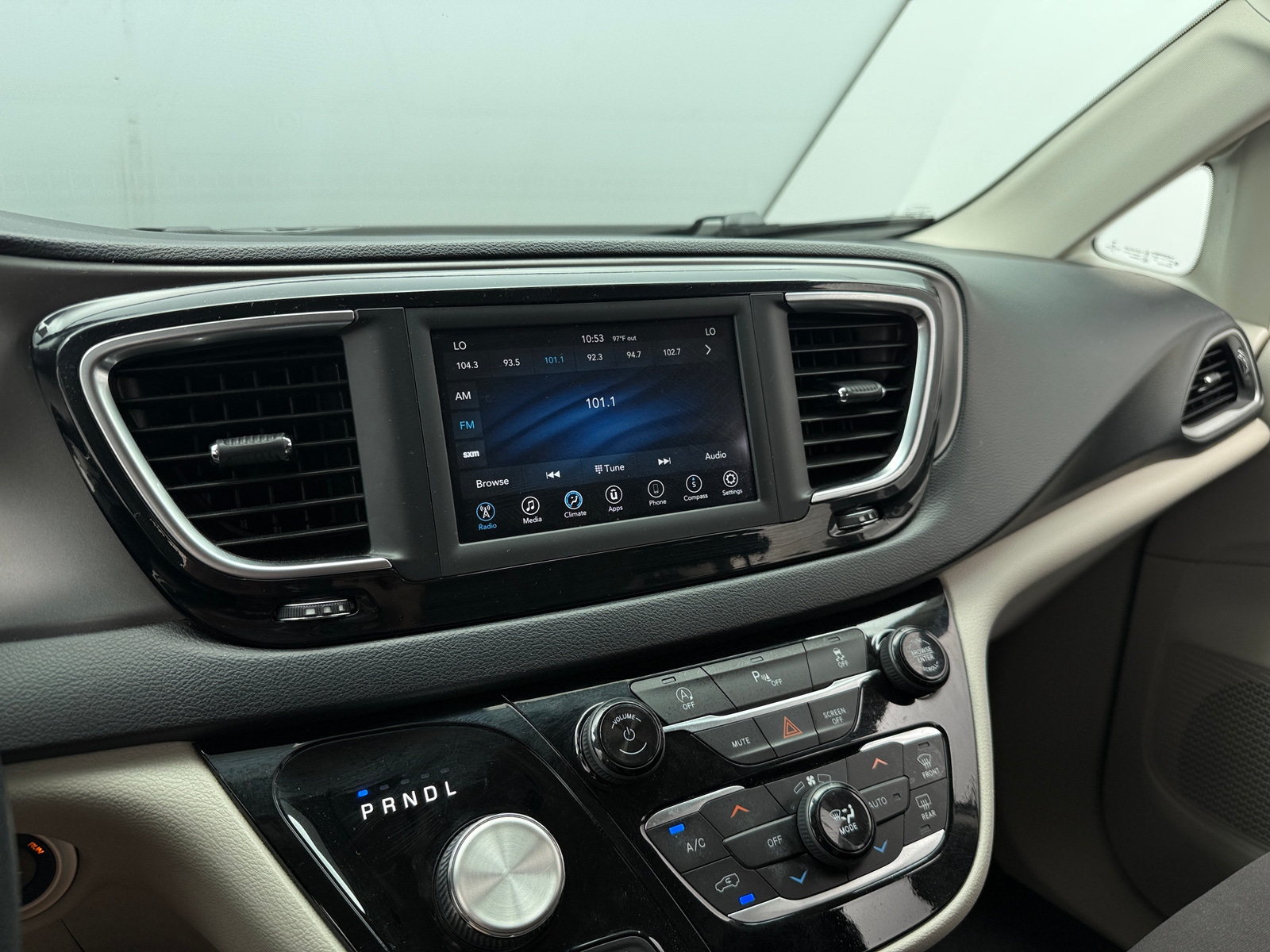 Thumbnail: 2020 Chrysler Pacifica - 4
