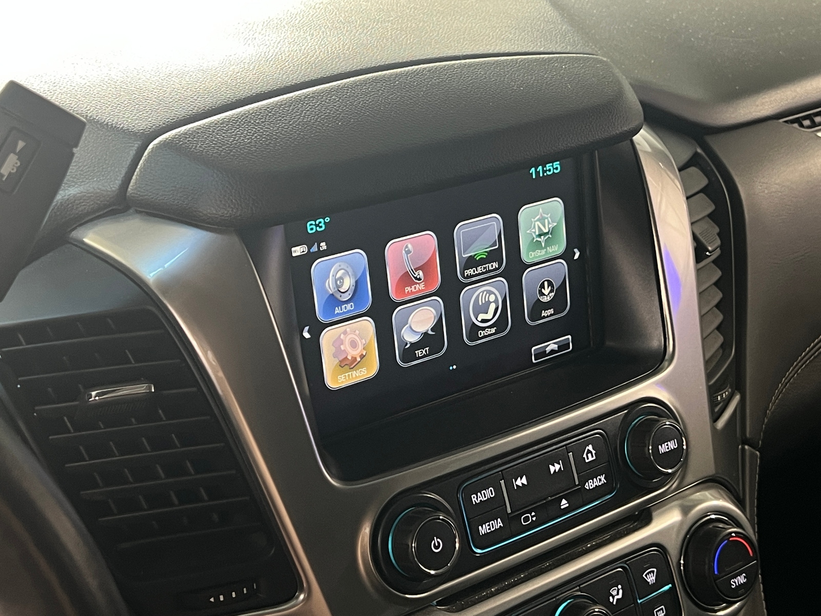 Thumbnail: 2019 Chevrolet Tahoe - 4