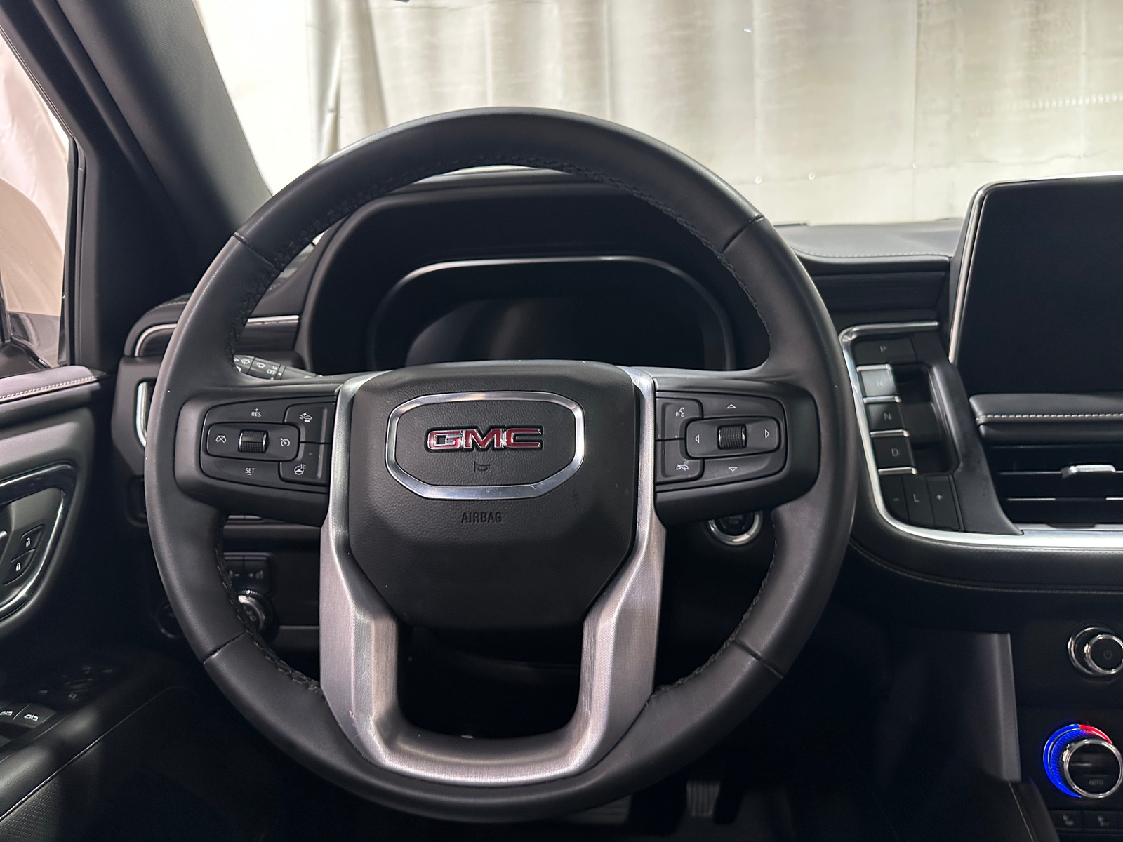 Thumbnail: 2023 GMC Yukon - 4