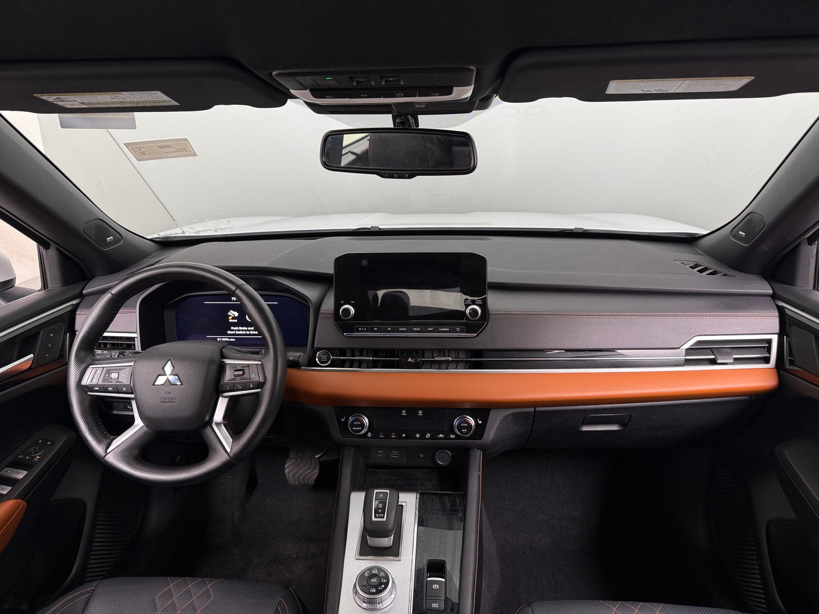 Thumbnail: 2024 Mitsubishi Outlander - 2