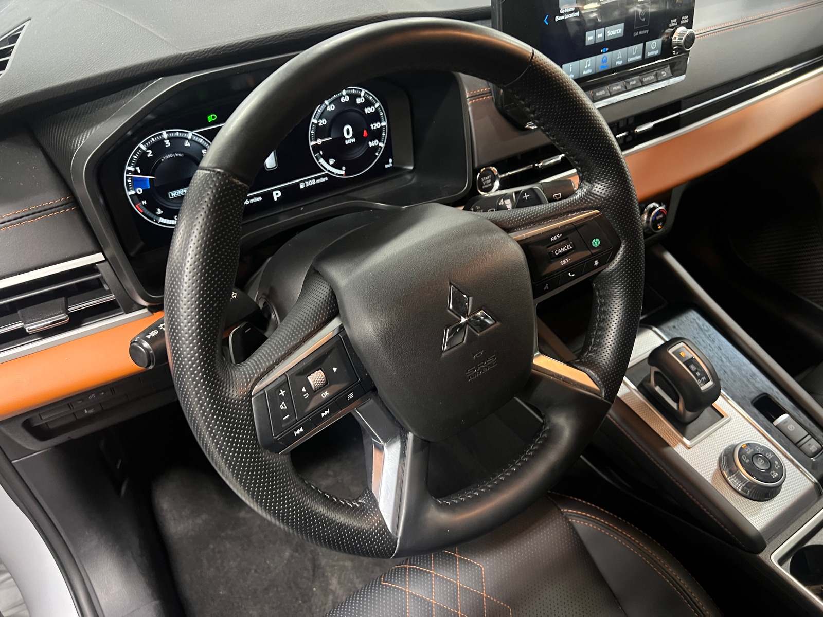 Thumbnail: 2024 Mitsubishi Outlander - 4