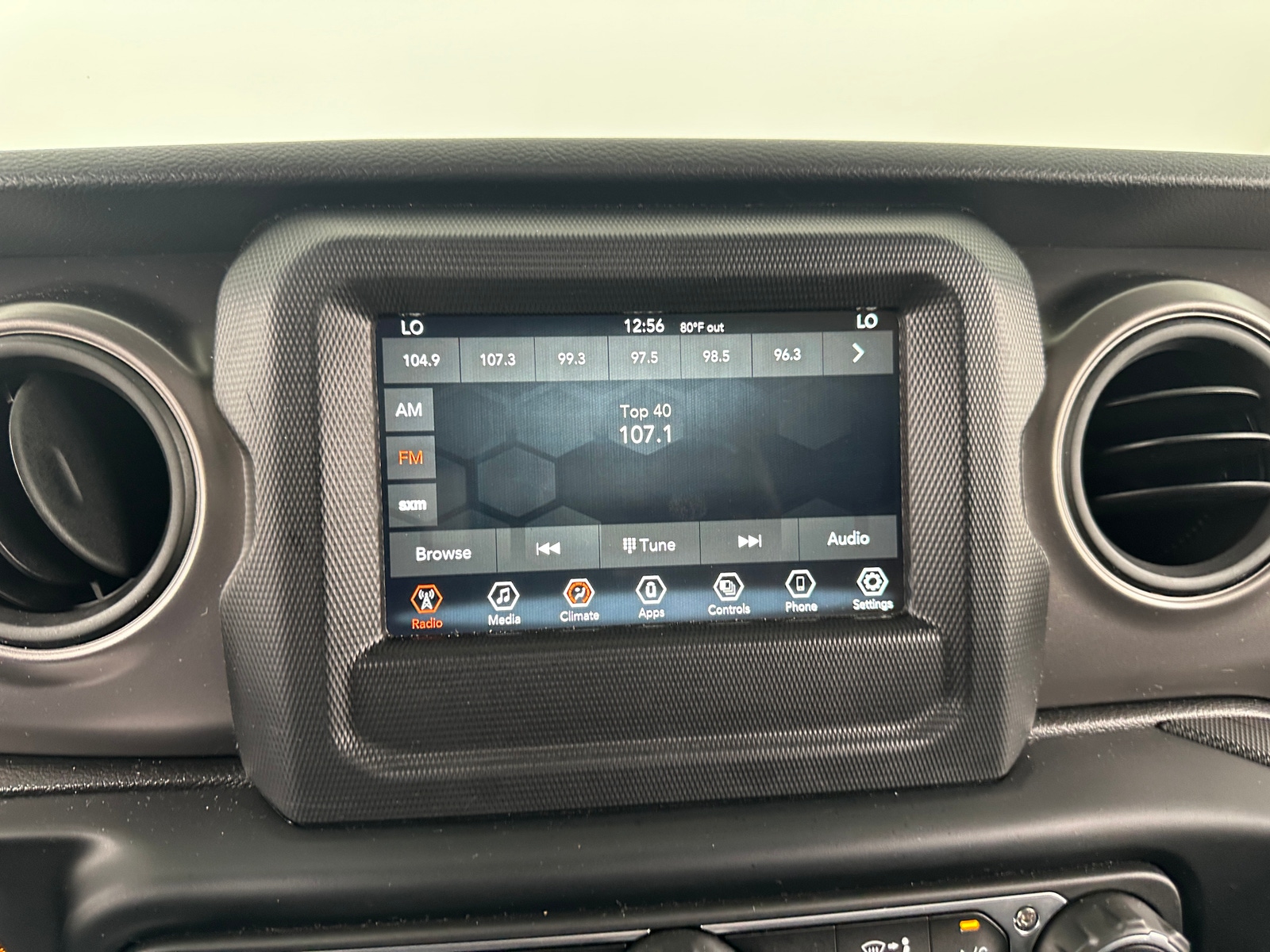Thumbnail: 2023 Jeep Gladiator - 4