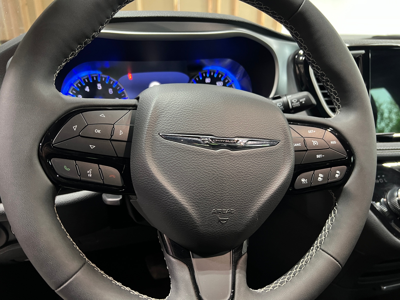 Thumbnail: 2023 Chrysler Pacifica - 5
