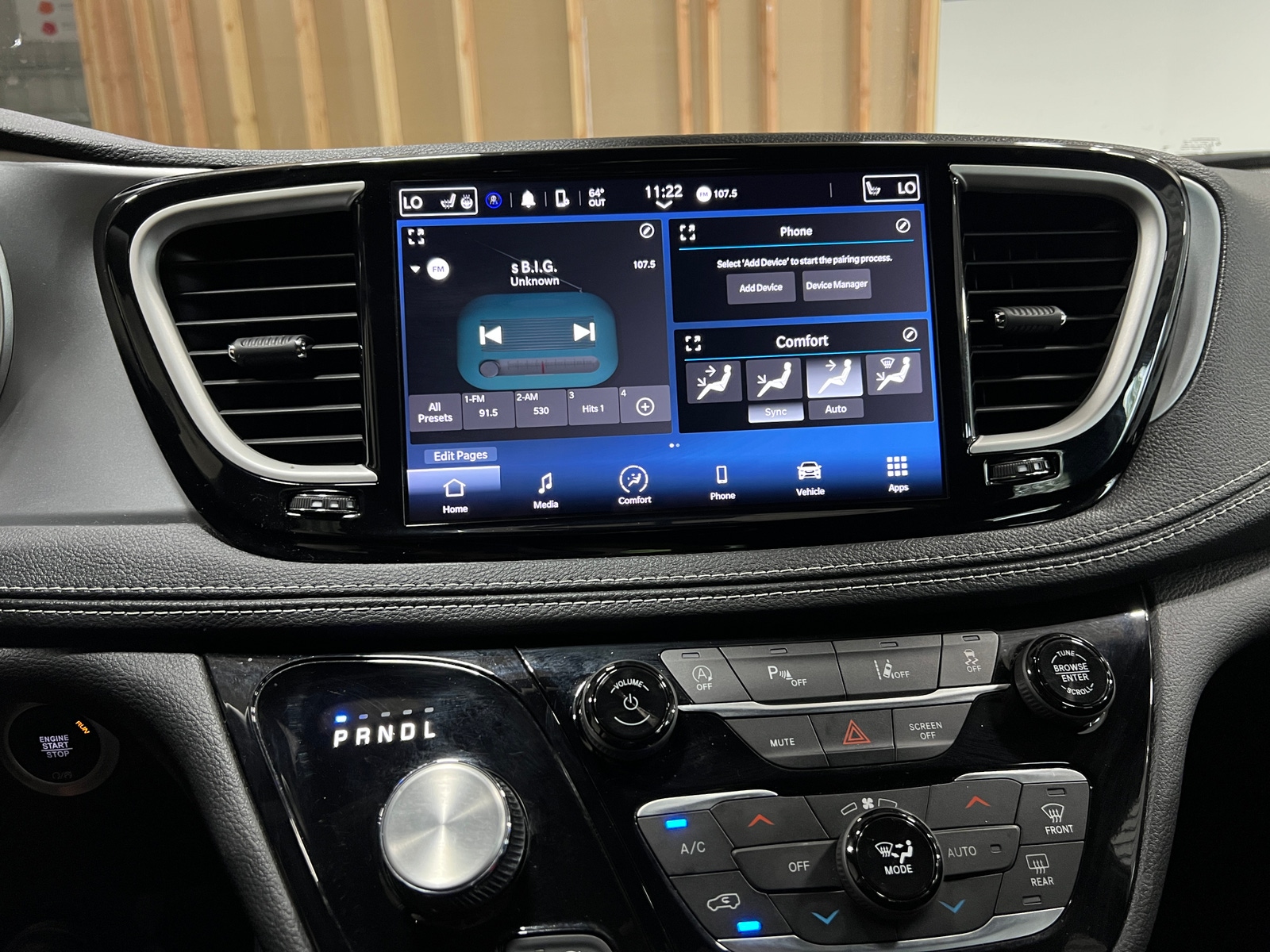 Thumbnail: 2023 Chrysler Pacifica - 4