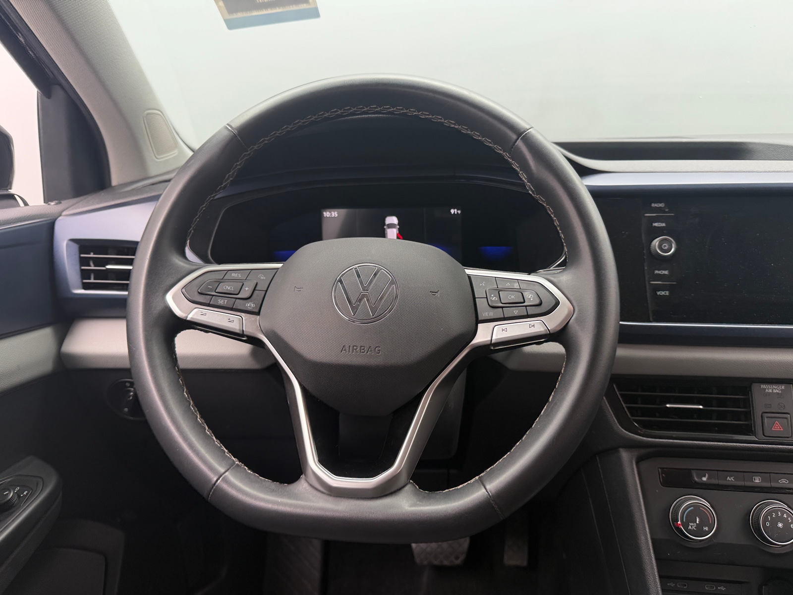 Thumbnail: 2022 Volkswagen Taos - 5