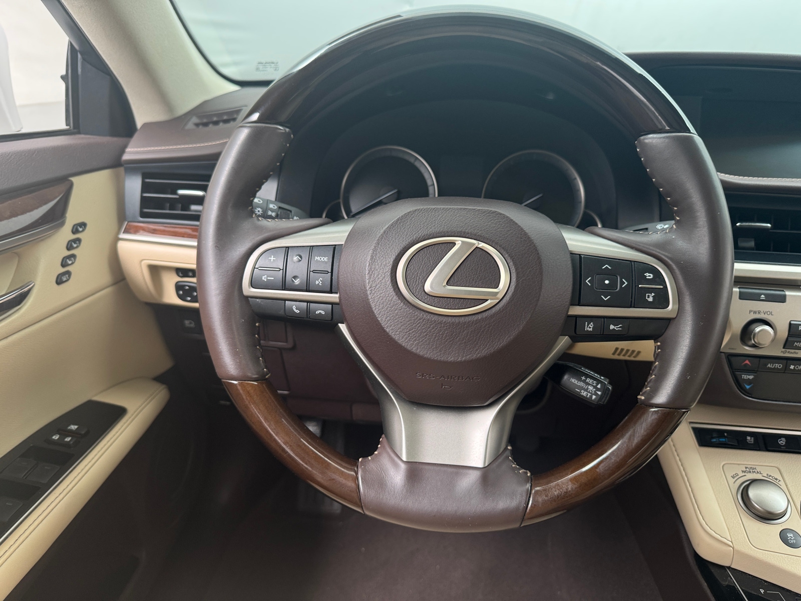 Thumbnail: 2018 Lexus ES - 4