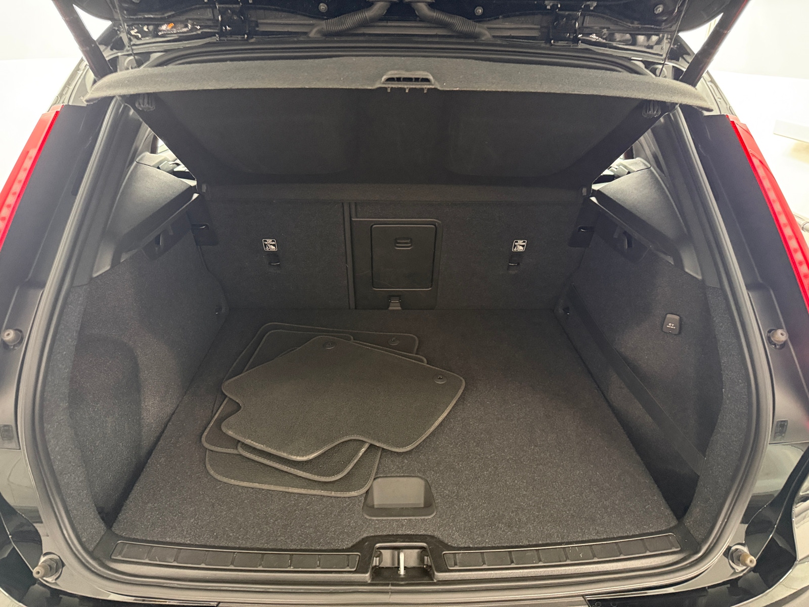 Thumbnail: 2020 Volvo XC40 - 7