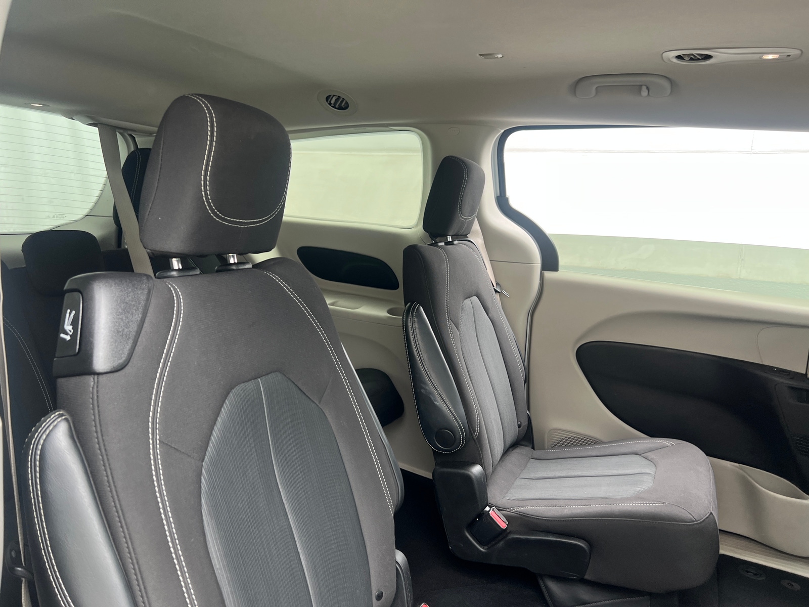 Thumbnail: 2023 Chrysler Voyager - 6