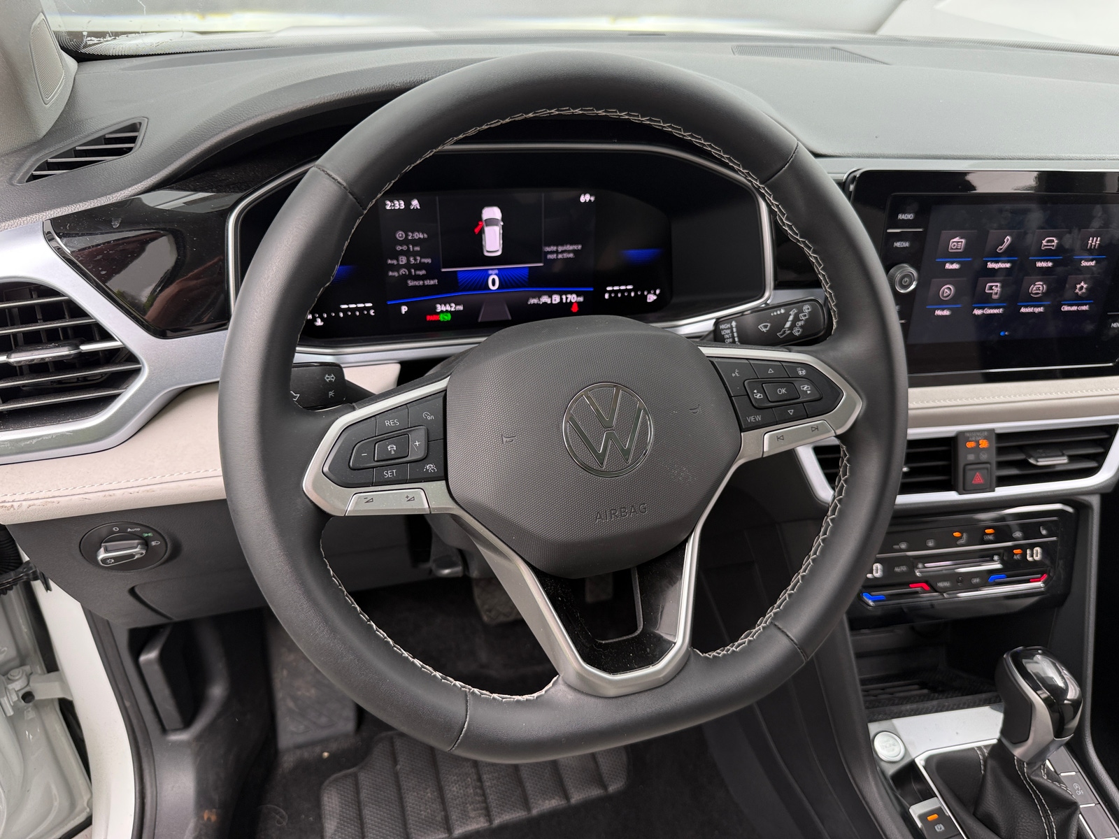Thumbnail: 2025 Volkswagen Taos - 4