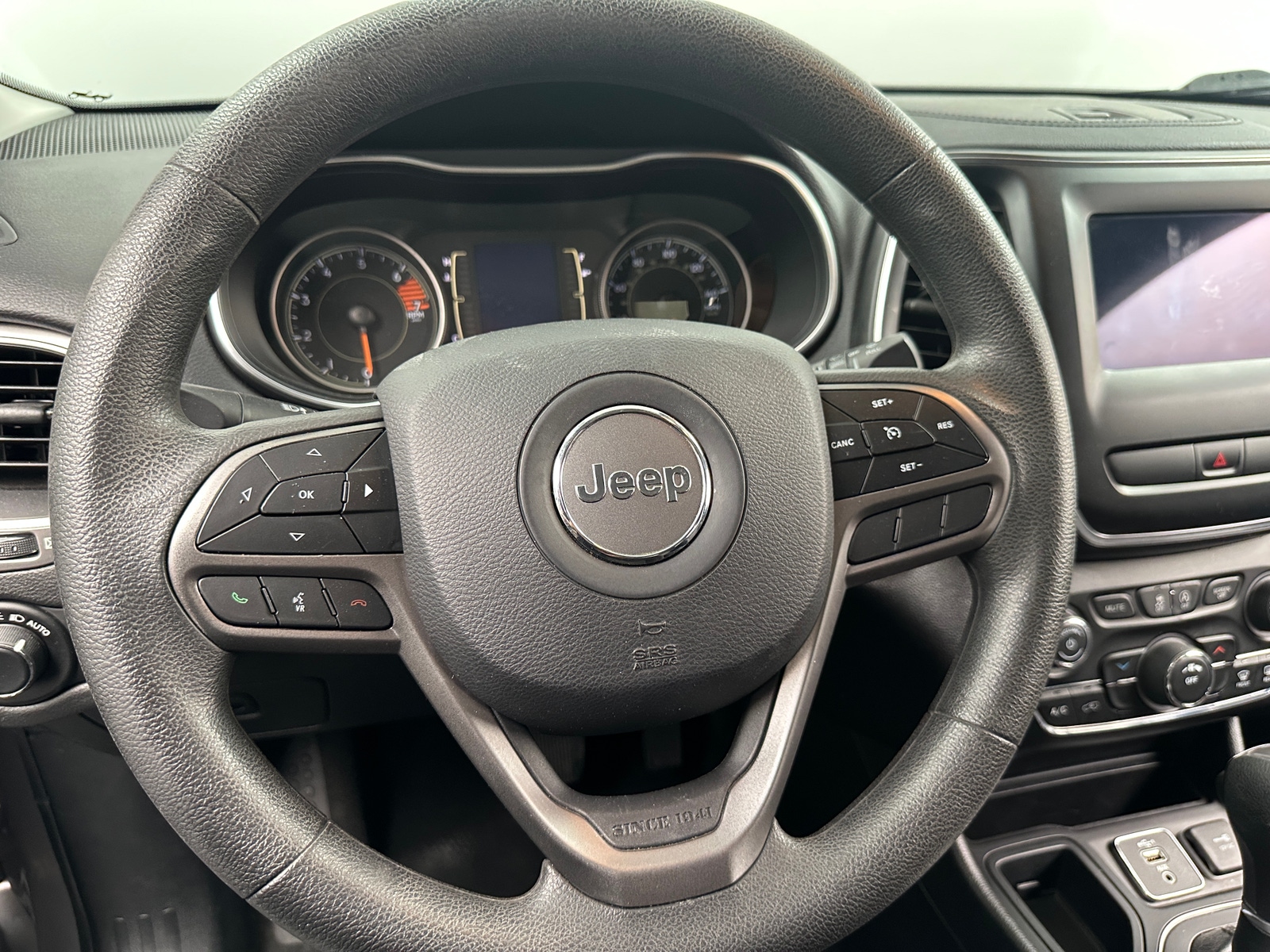 Thumbnail: 2020 Jeep Cherokee - 5