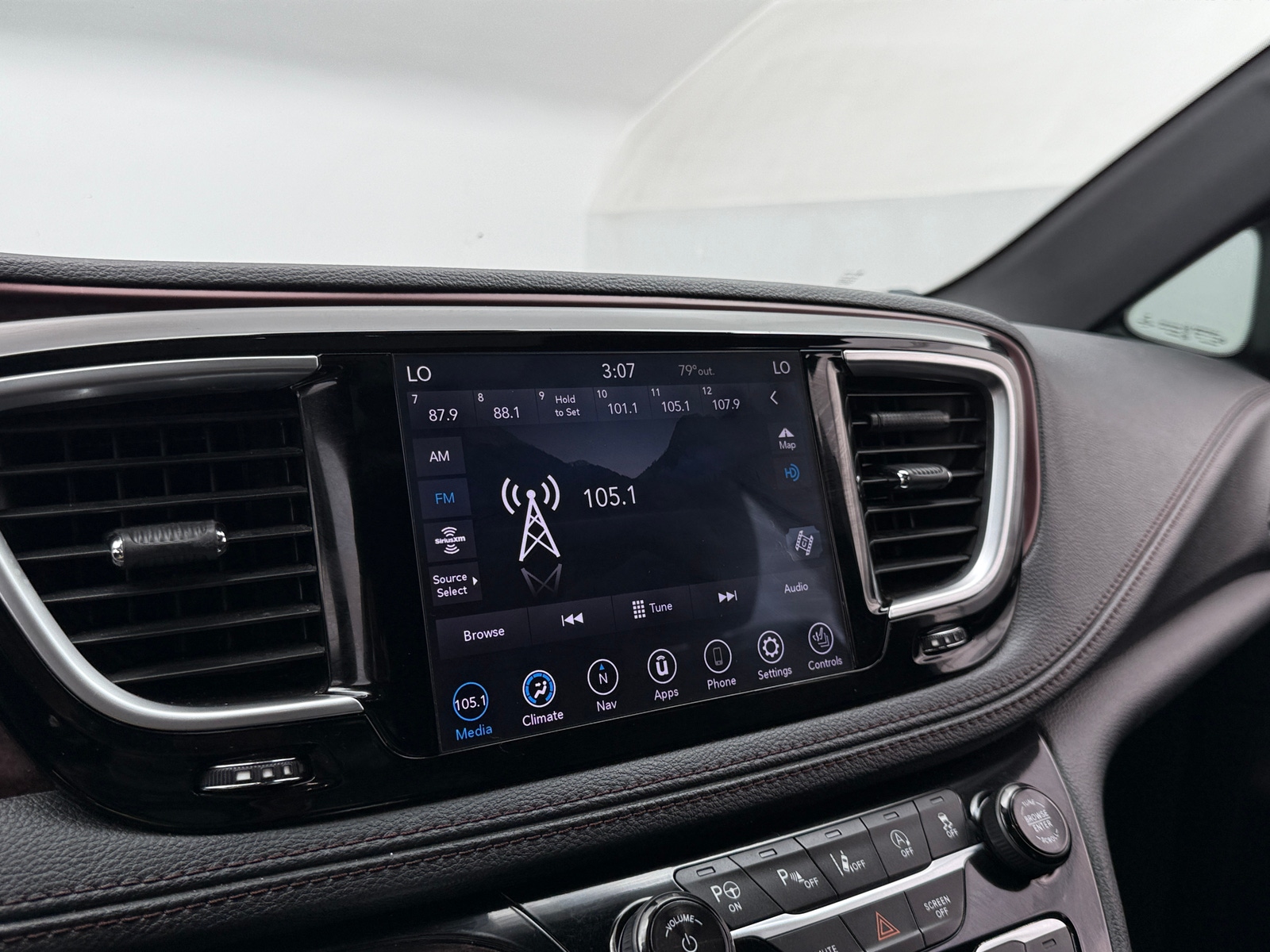 Thumbnail: 2020 Chrysler Pacifica - 4