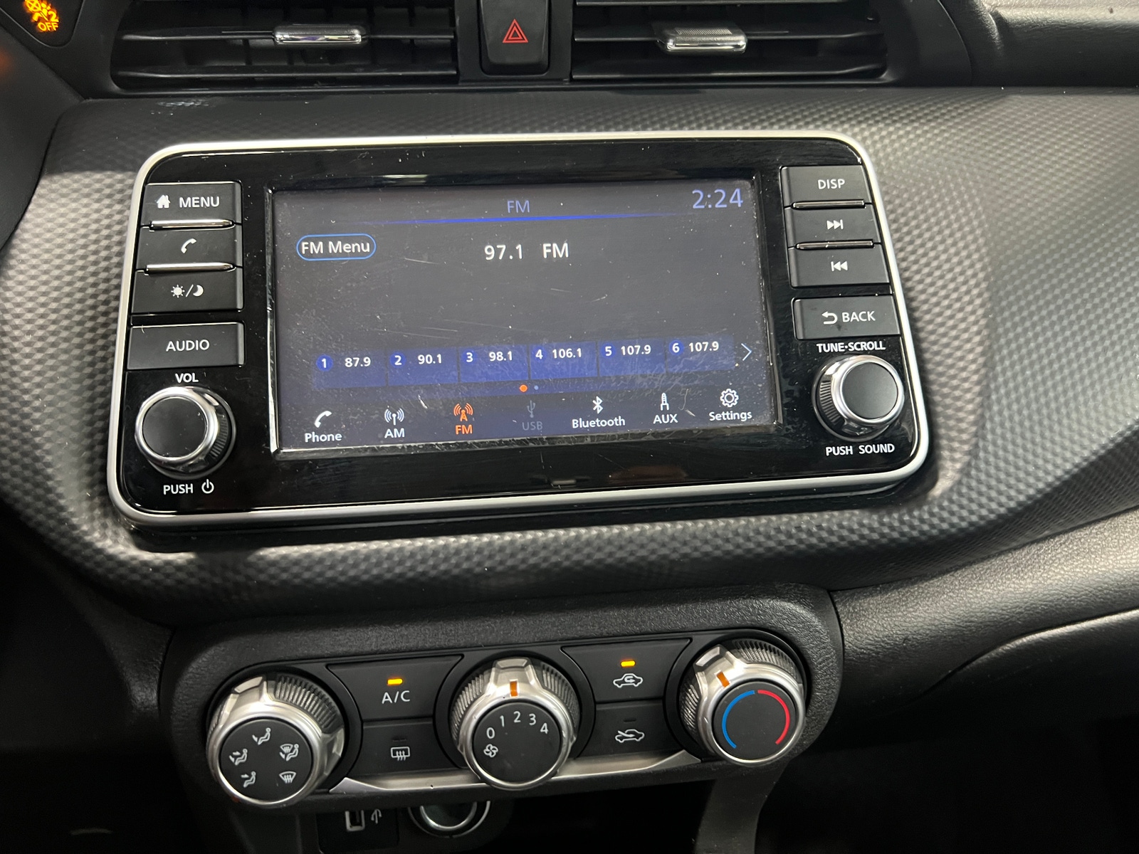 Thumbnail: 2024 Nissan Kicks - 4
