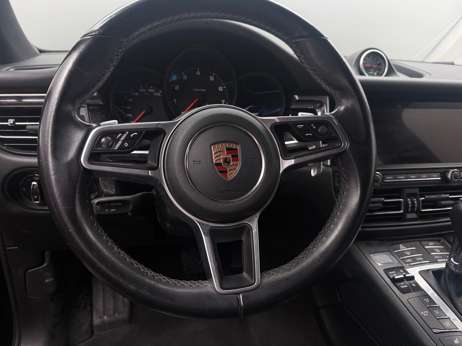 Thumbnail: 2020 Porsche Macan - 4