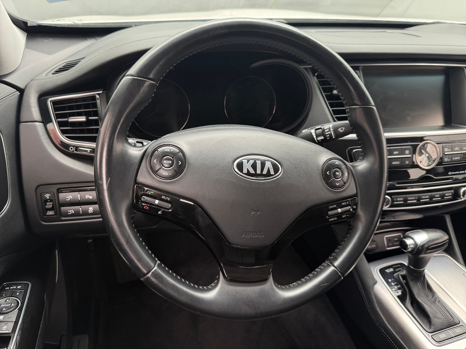 Thumbnail: 2015 Kia K900 - 4