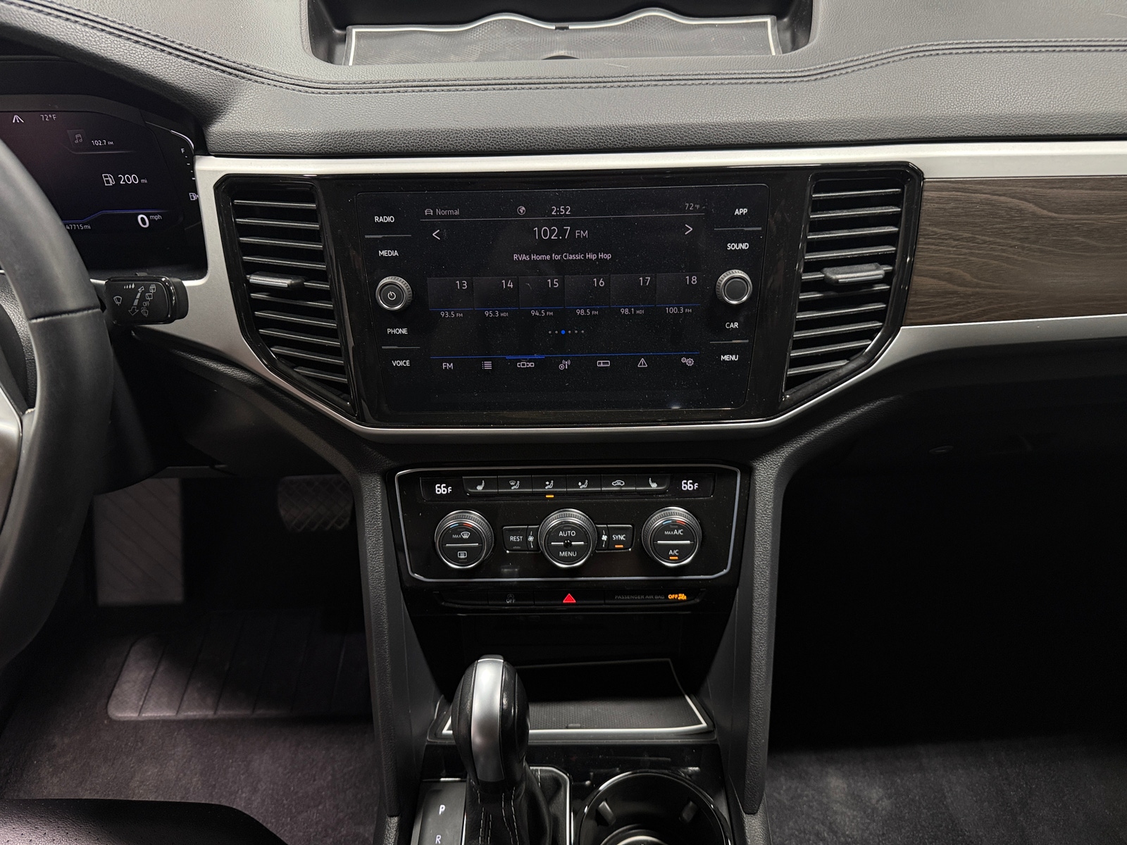 Thumbnail: 2023 Volkswagen Atlas - 3