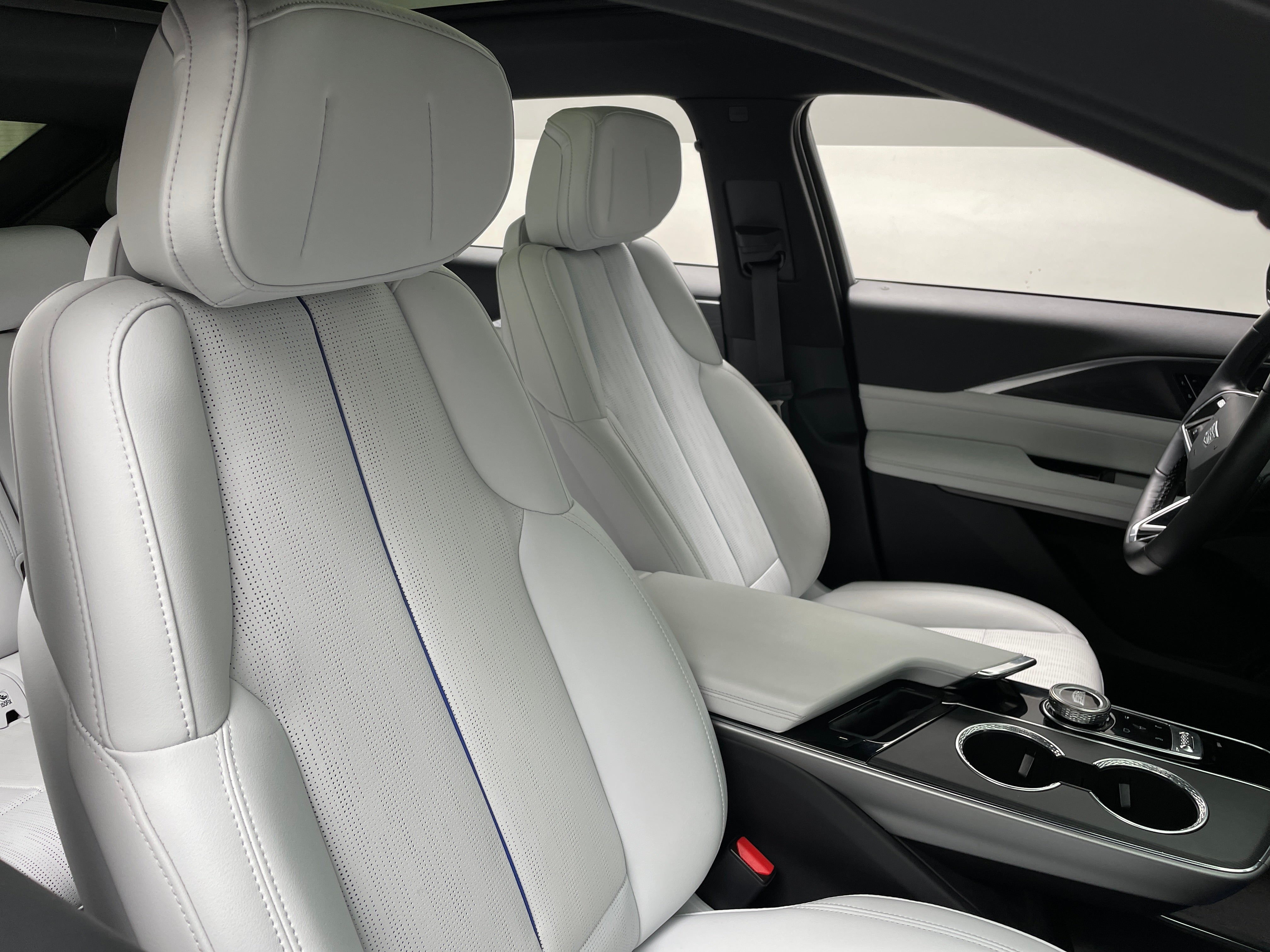 Used 2024 Cadillac LYRIQ Luxury 1 with VIN 1GYKPPRL7RZ115823 for sale in Auburn, WA