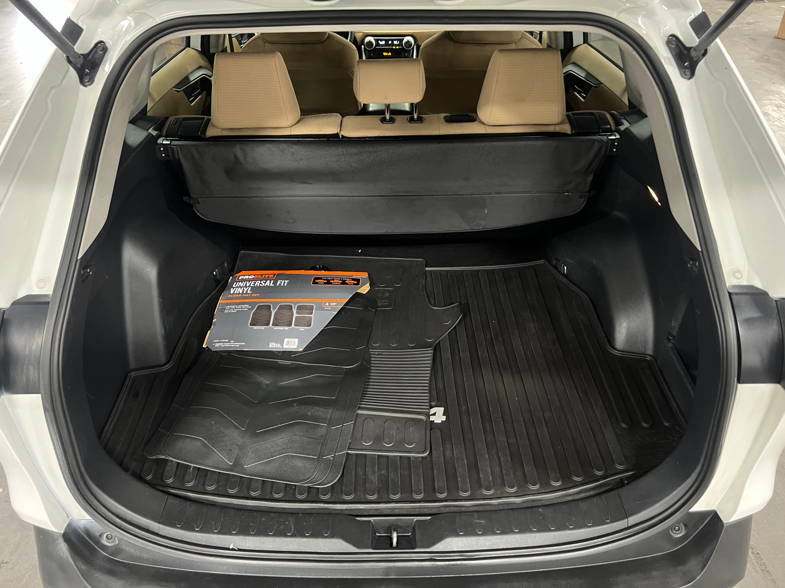 Thumbnail: 2019 Toyota RAV4 - 7