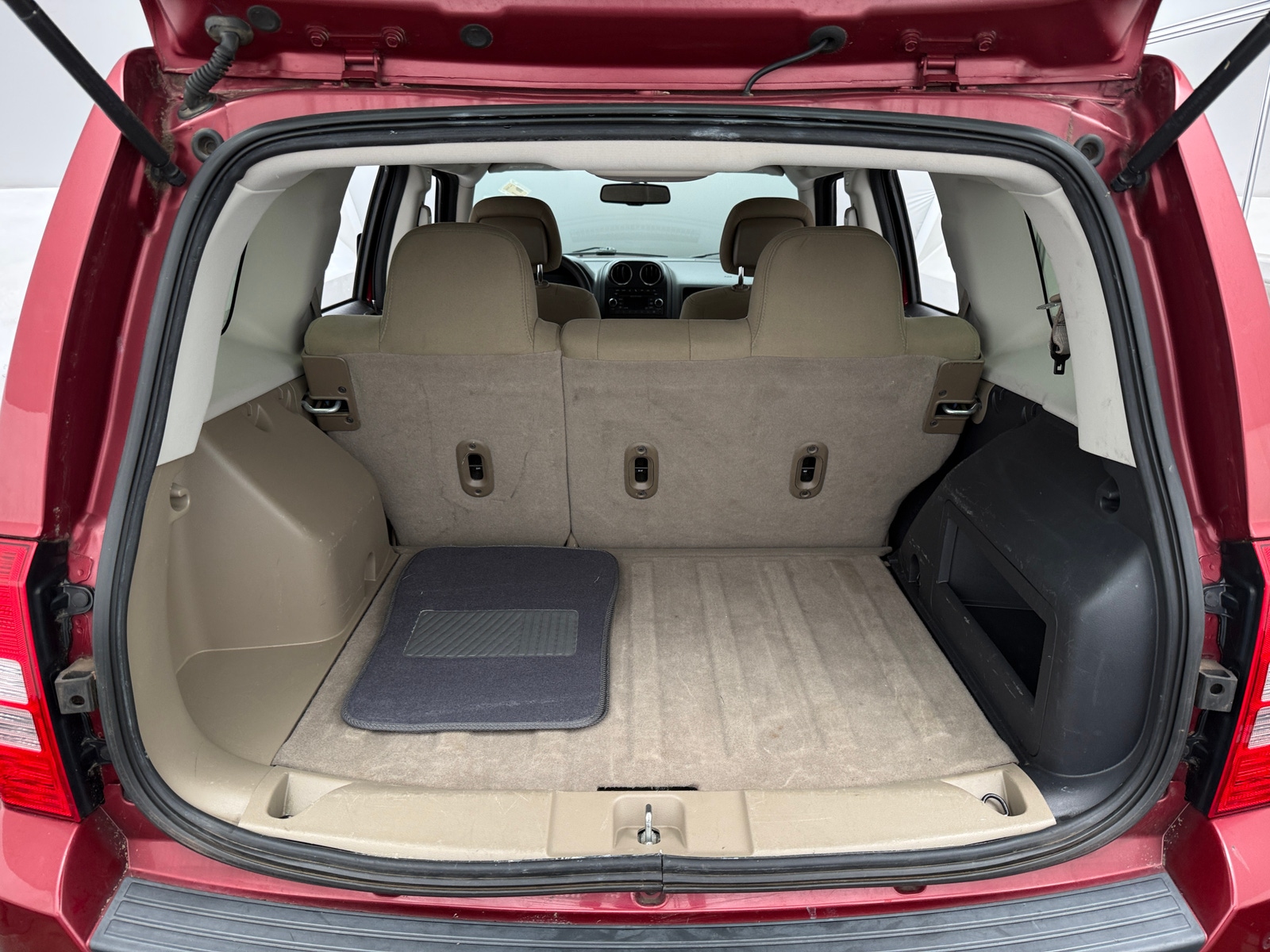 Thumbnail: 2016 Jeep Patriot - 7
