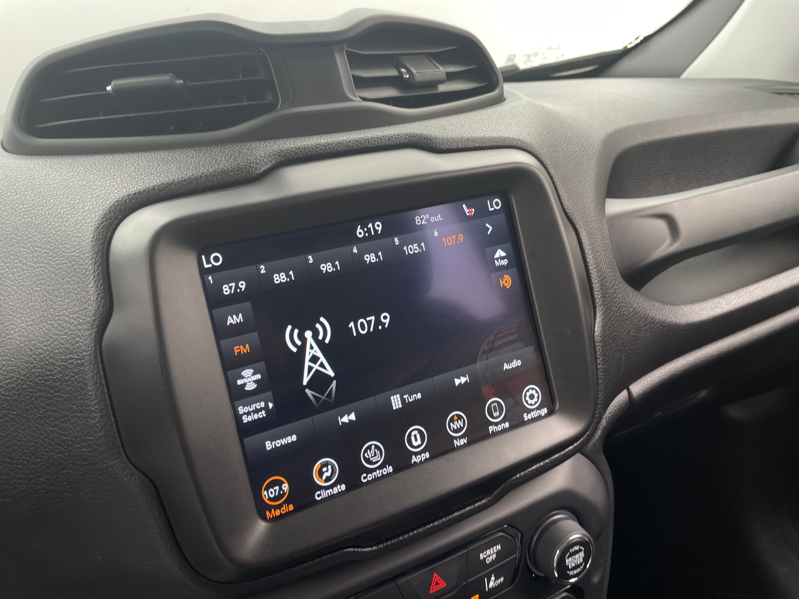 Thumbnail: 2021 Jeep Renegade - 3