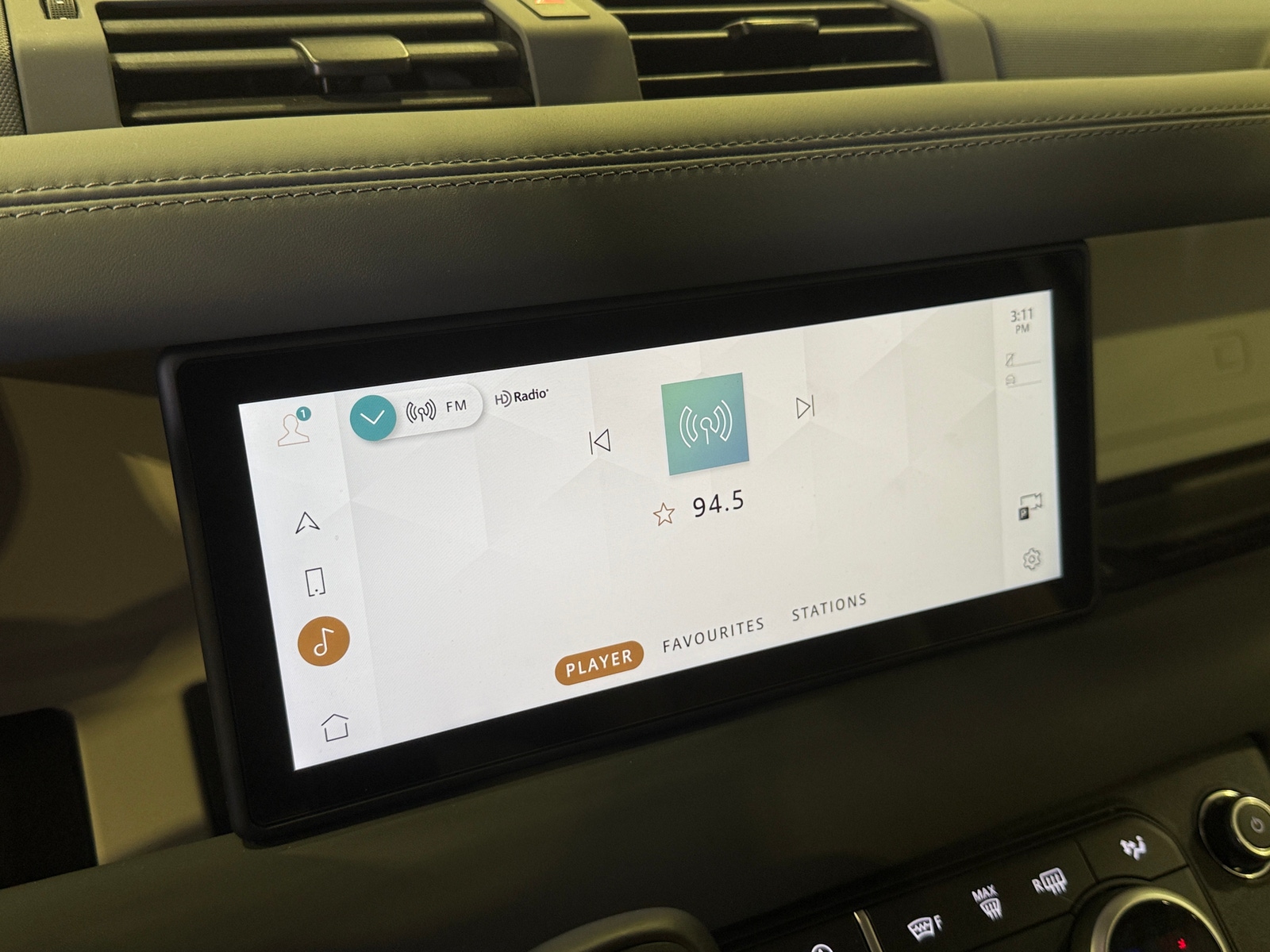 Thumbnail: 2024 Land Rover Defender - 3