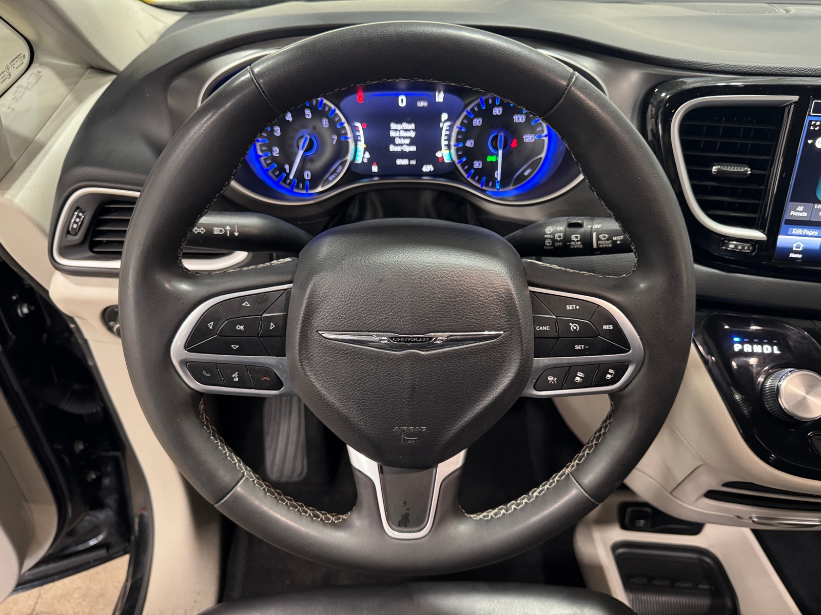 Thumbnail: 2023 Chrysler Pacifica - 4