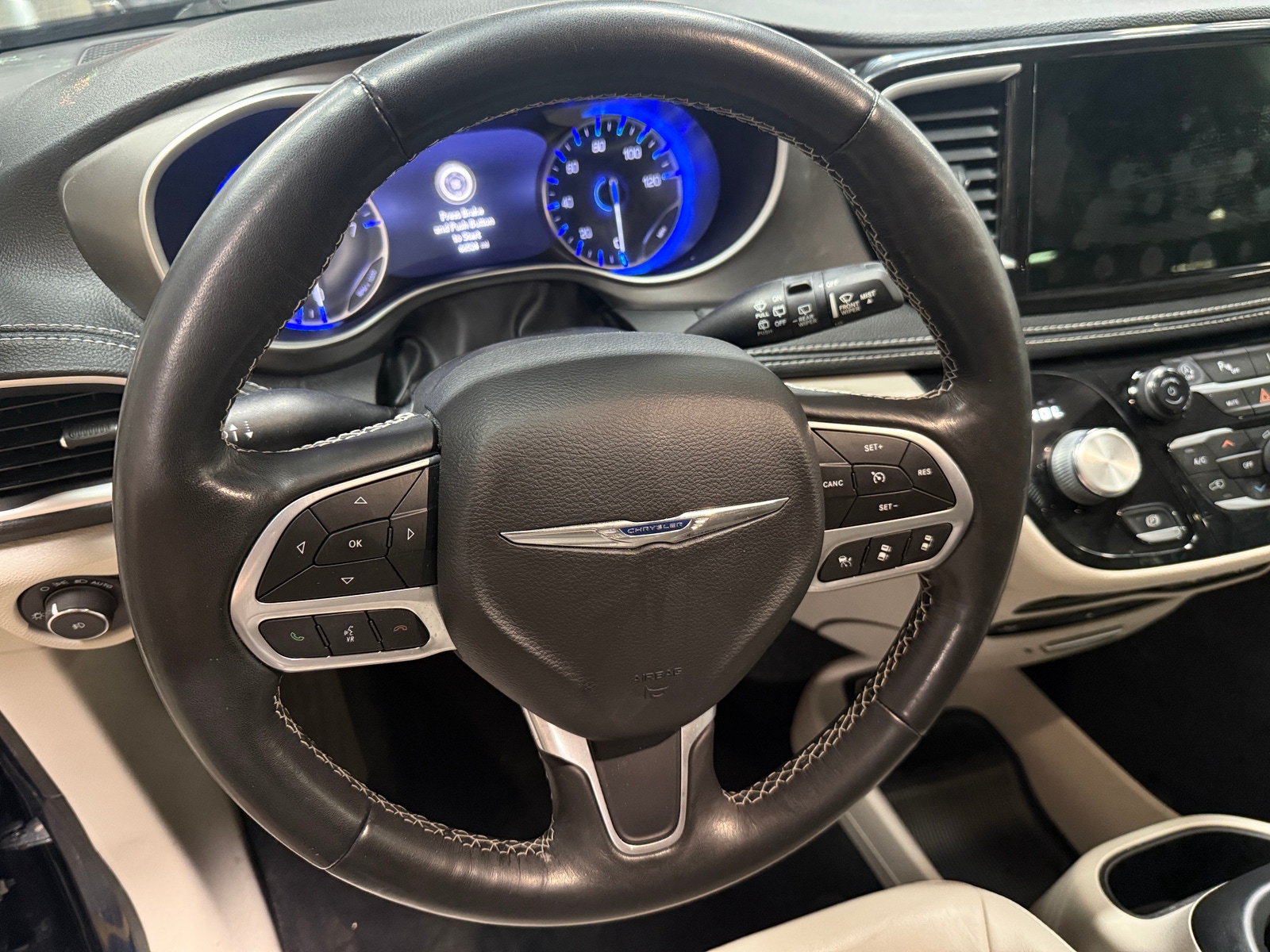 Thumbnail: 2021 Chrysler Pacifica - 4