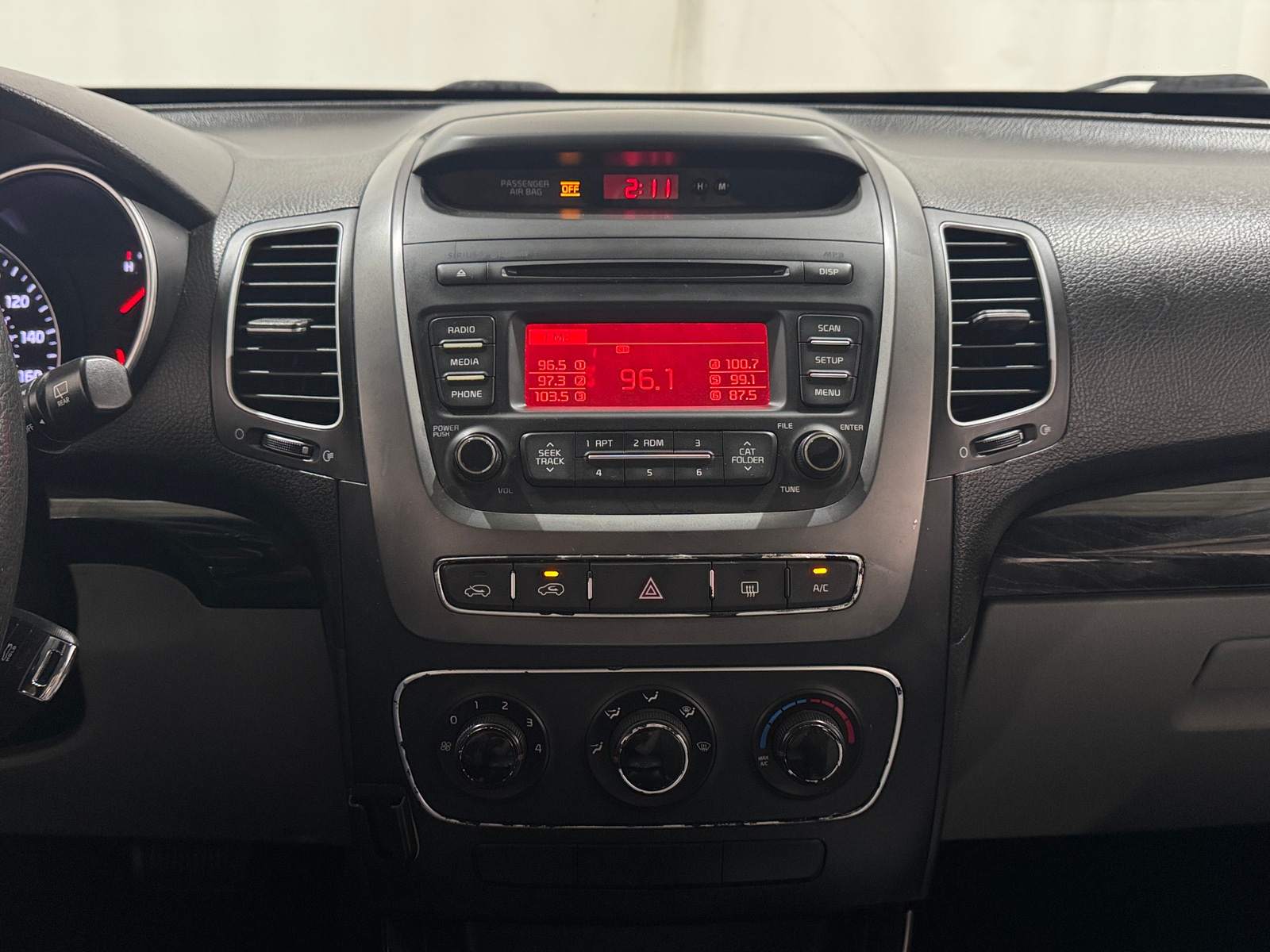 Thumbnail: 2015 Kia Sorento - 4