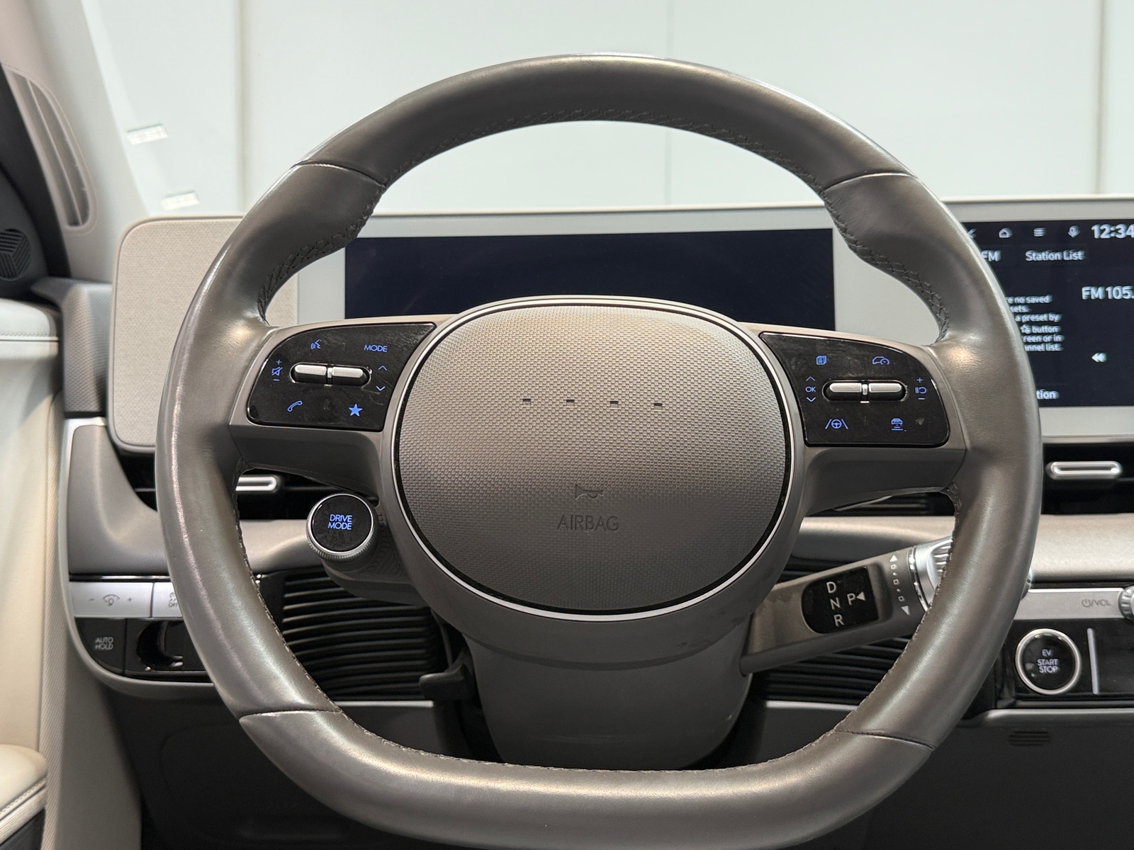 Thumbnail: 2023 Hyundai Ioniq 5 - 4