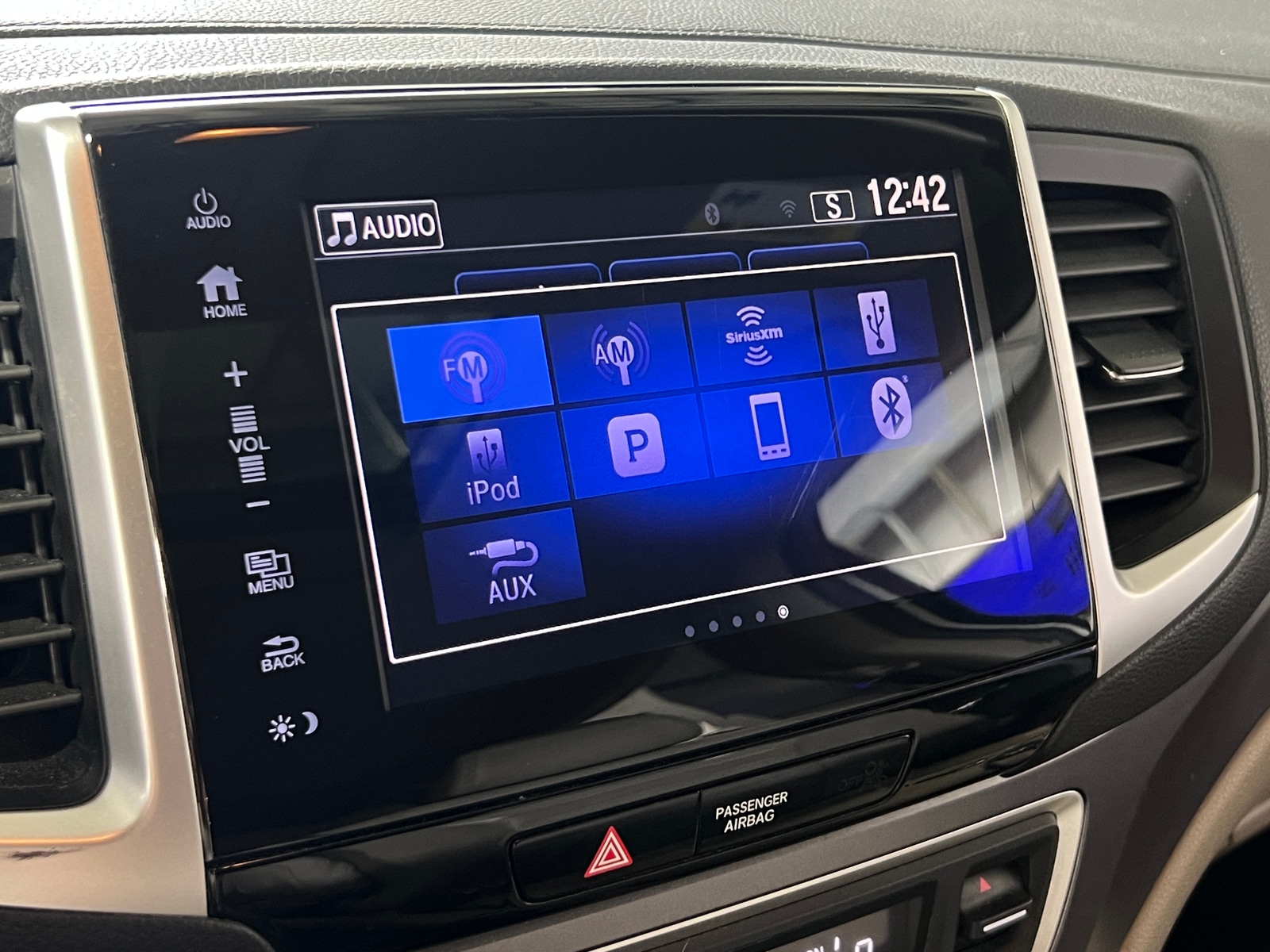 Thumbnail: 2017 Honda Pilot - 3