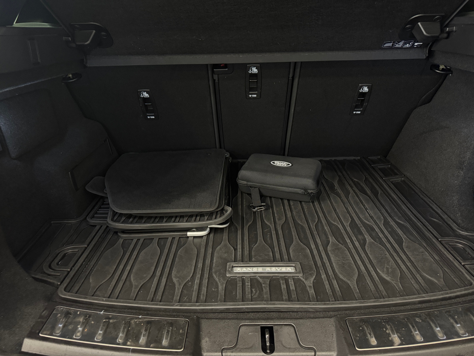Thumbnail: 2023 Land Rover Range Rover Evoque - 6