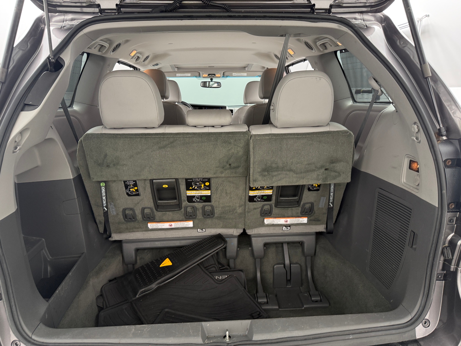 Thumbnail: 2017 Toyota Sienna - 6