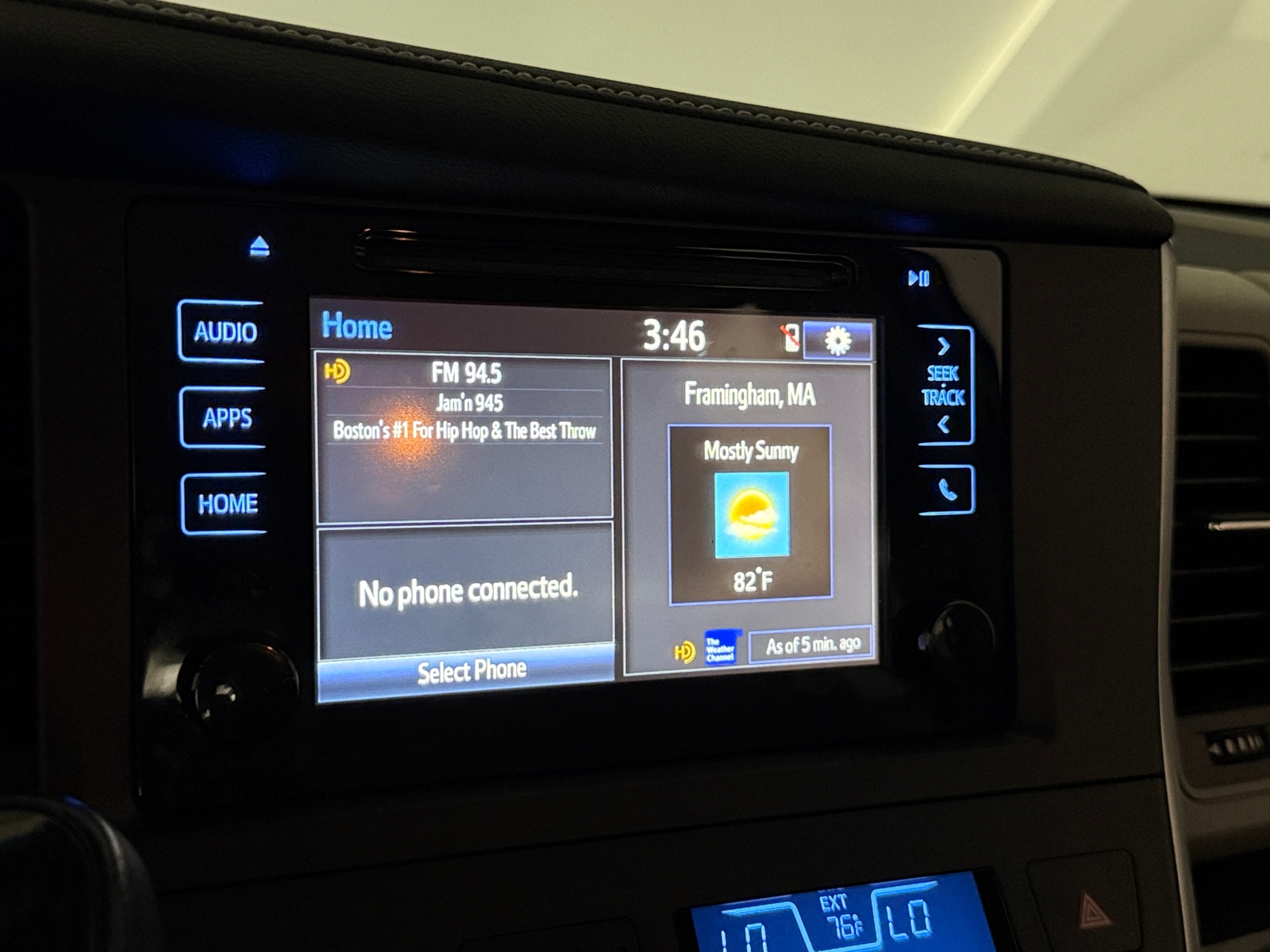 Thumbnail: 2017 Toyota Sienna - 3