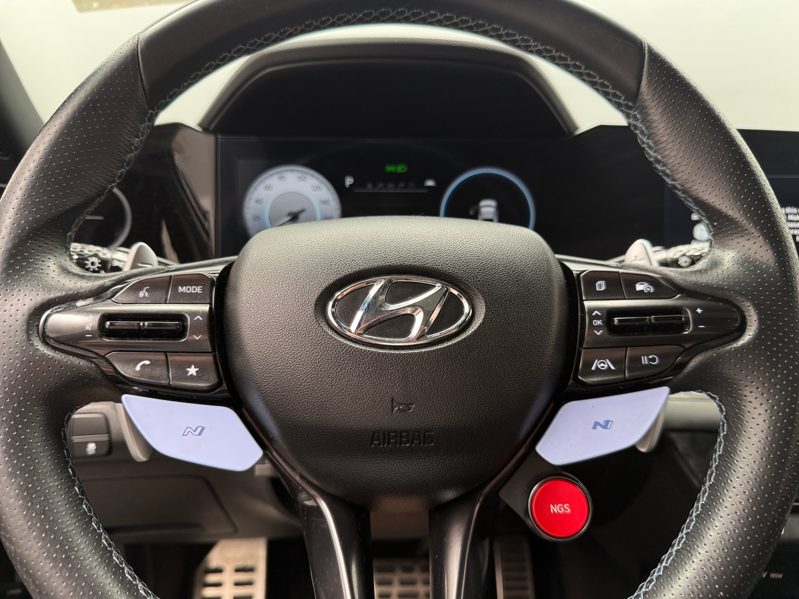 Thumbnail: 2023 Hyundai Elantra - 4