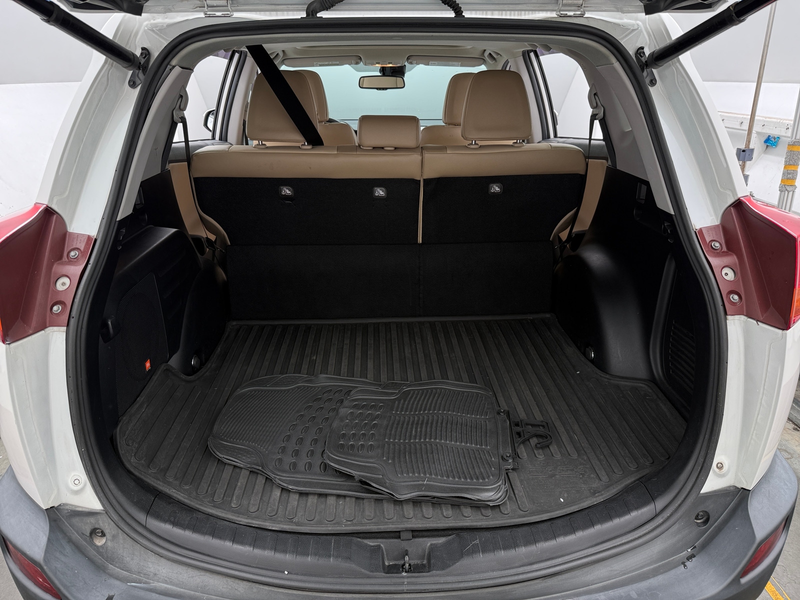 Thumbnail: 2014 Toyota RAV4 - 6
