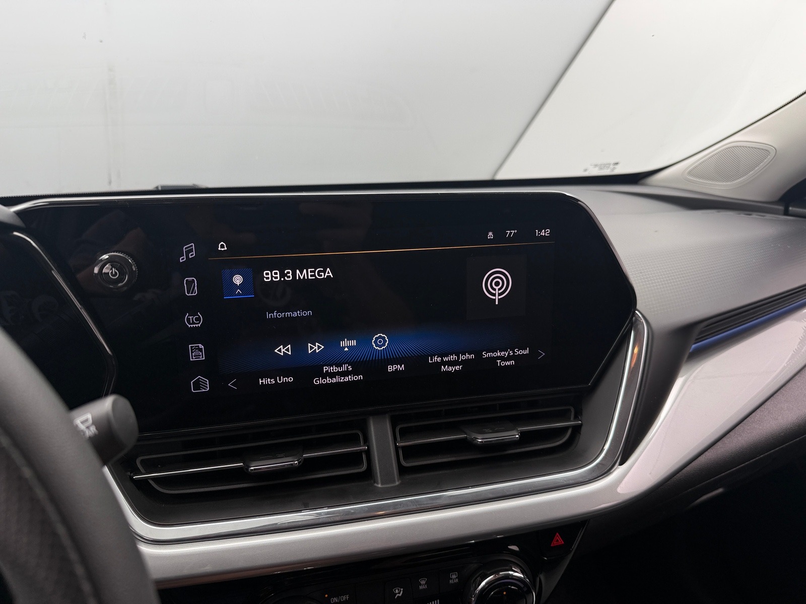 Thumbnail: 2025 Chevrolet Trax - 4