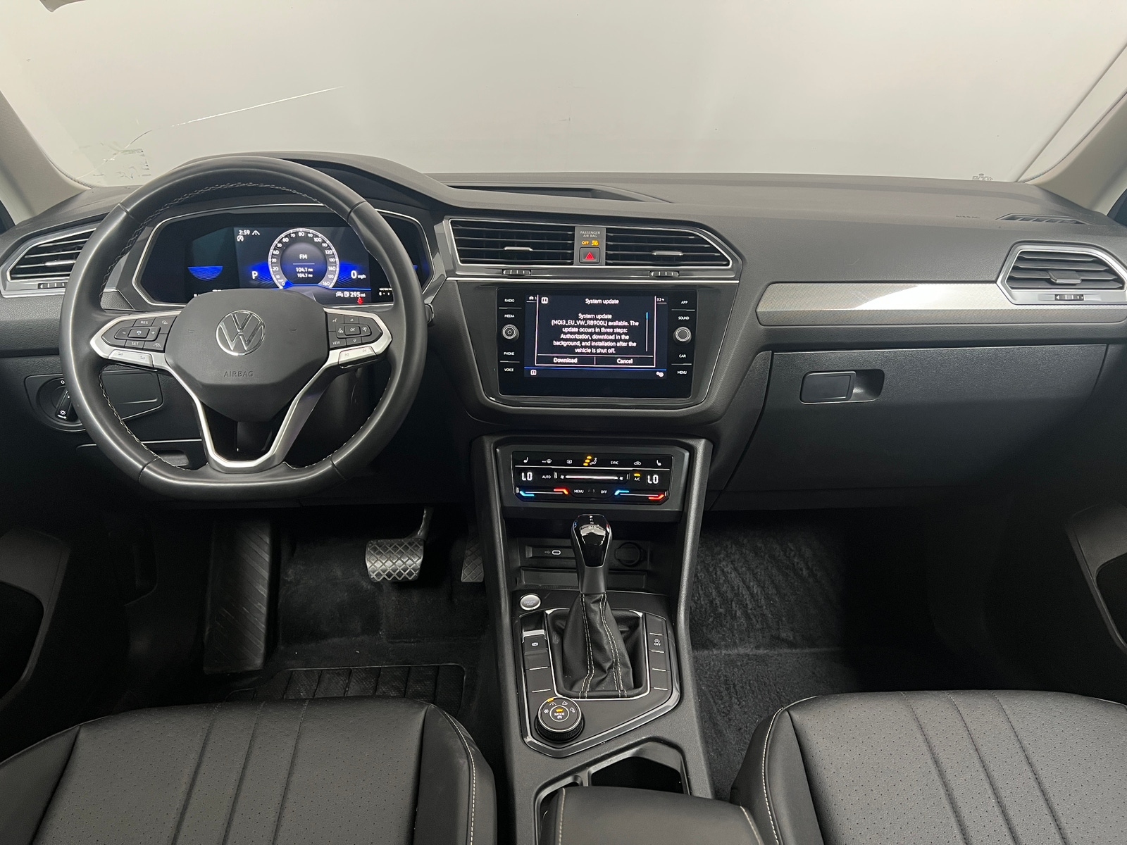 Thumbnail: 2022 Volkswagen Tiguan - 2