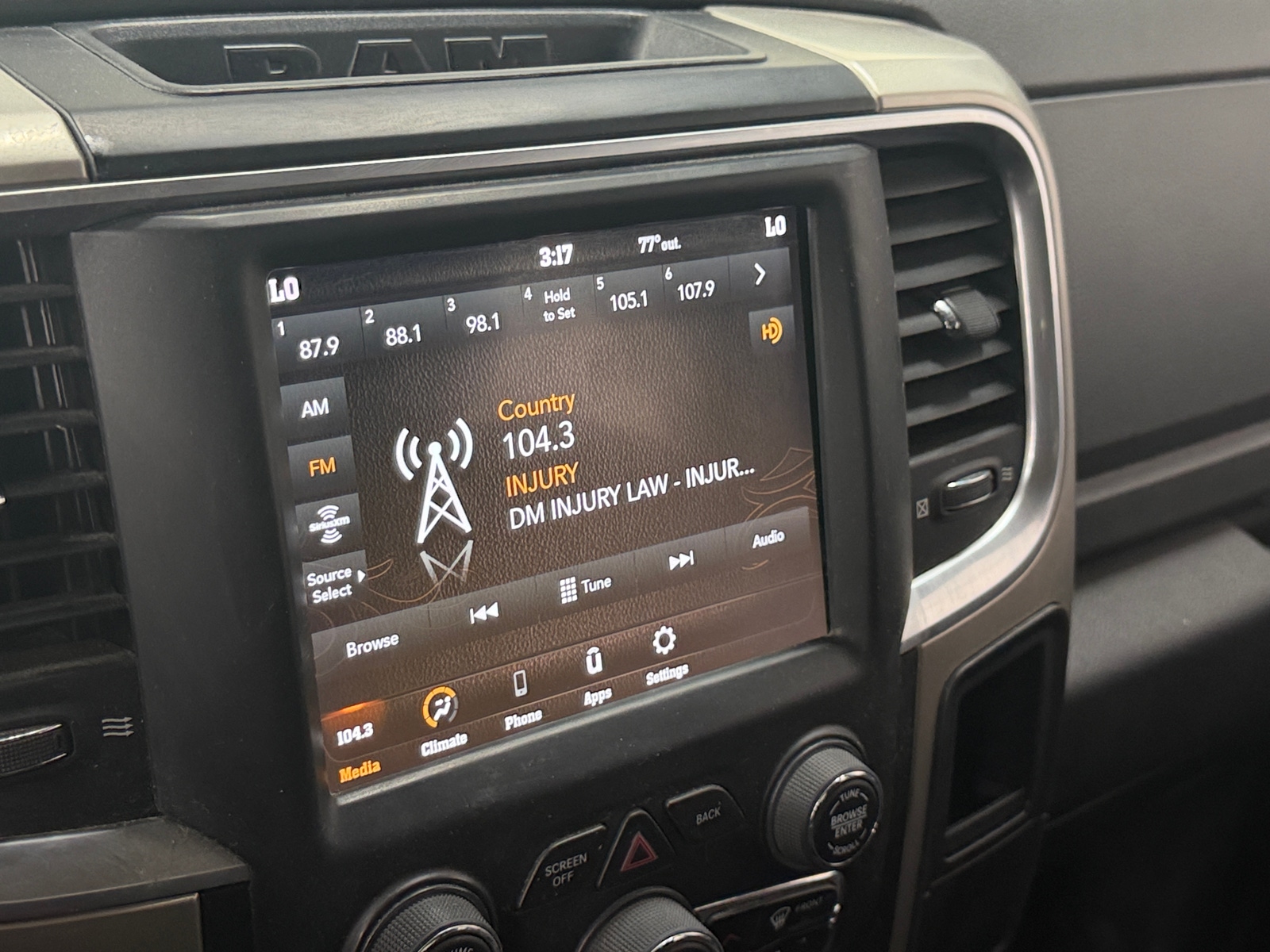 Thumbnail: 2020 RAM 1500 Classic - 4
