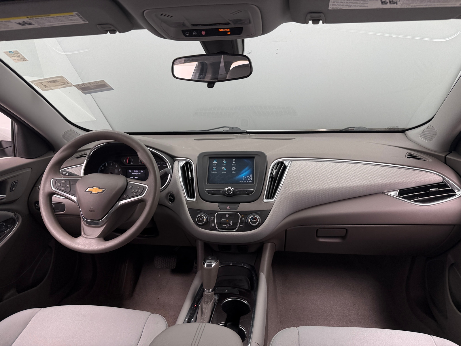 Thumbnail: 2018 Chevrolet Malibu - 3