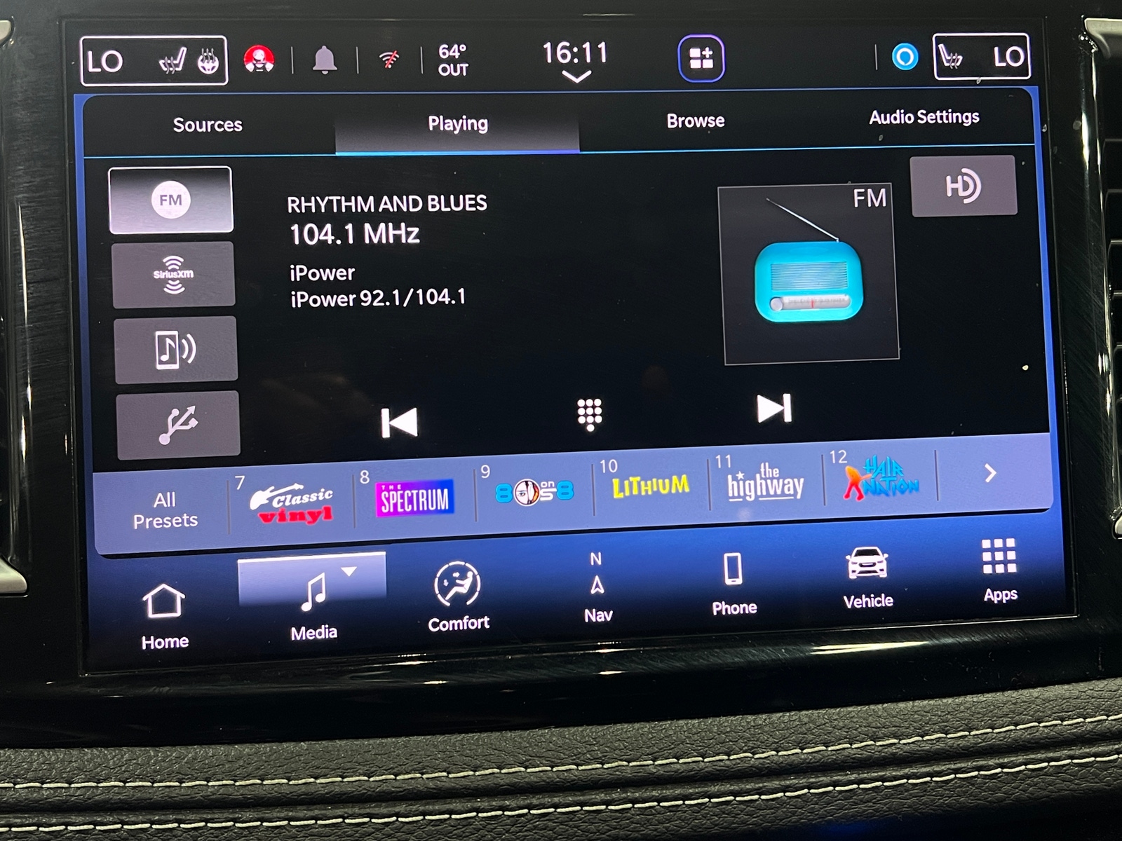 Thumbnail: 2022 Chrysler Pacifica - 3