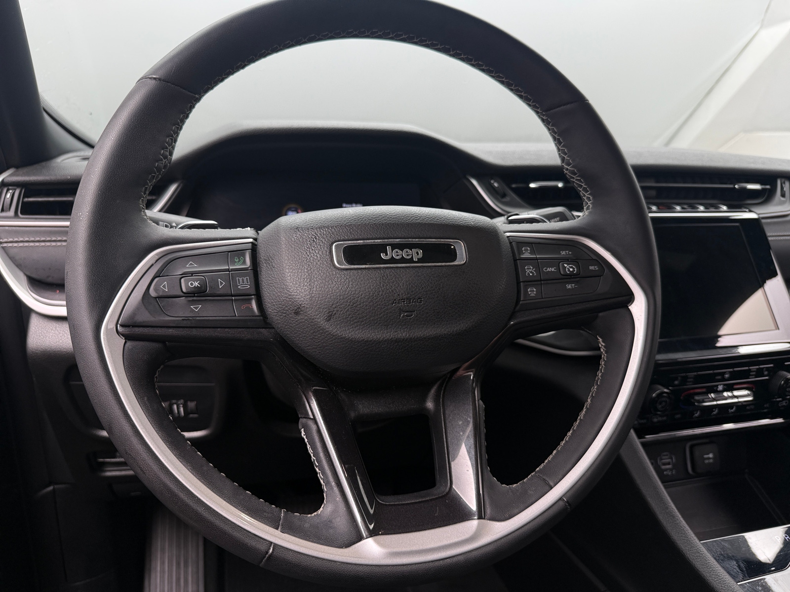 Thumbnail: 2023 Jeep Grand Cherokee L - 4