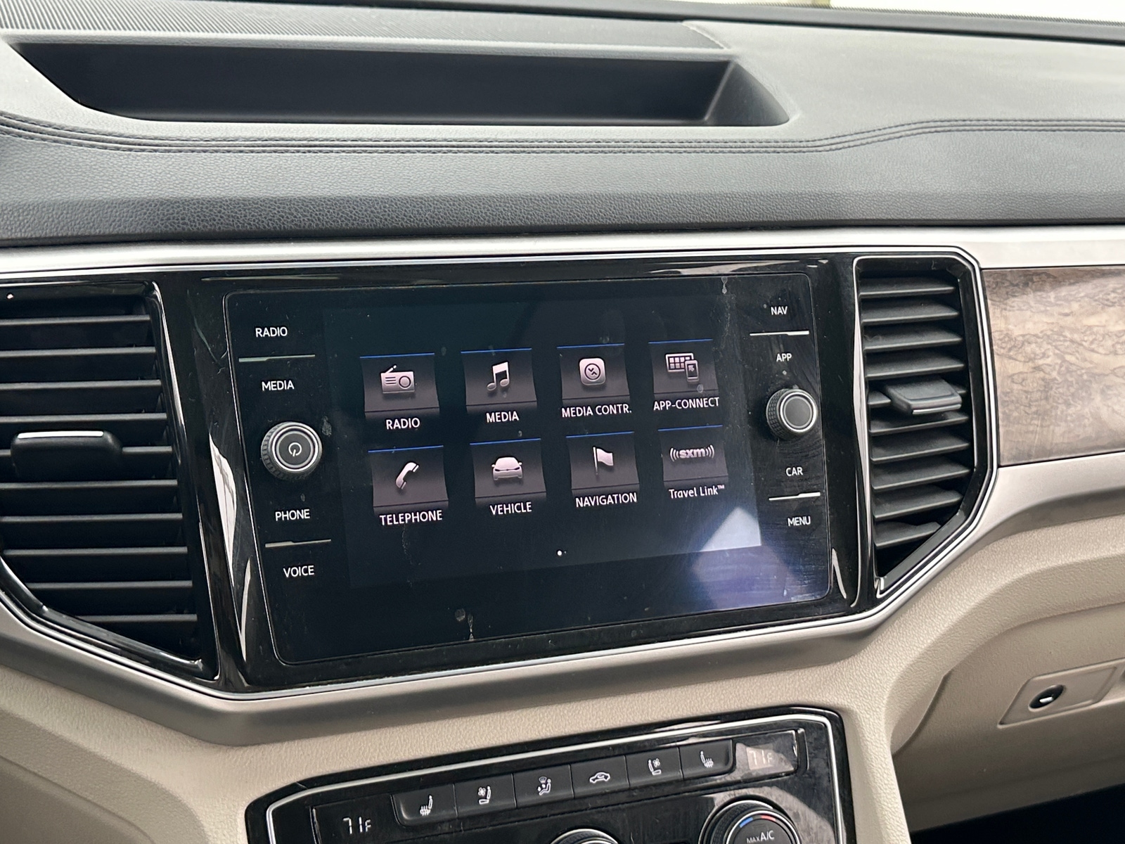 Thumbnail: 2018 Volkswagen Atlas - 3