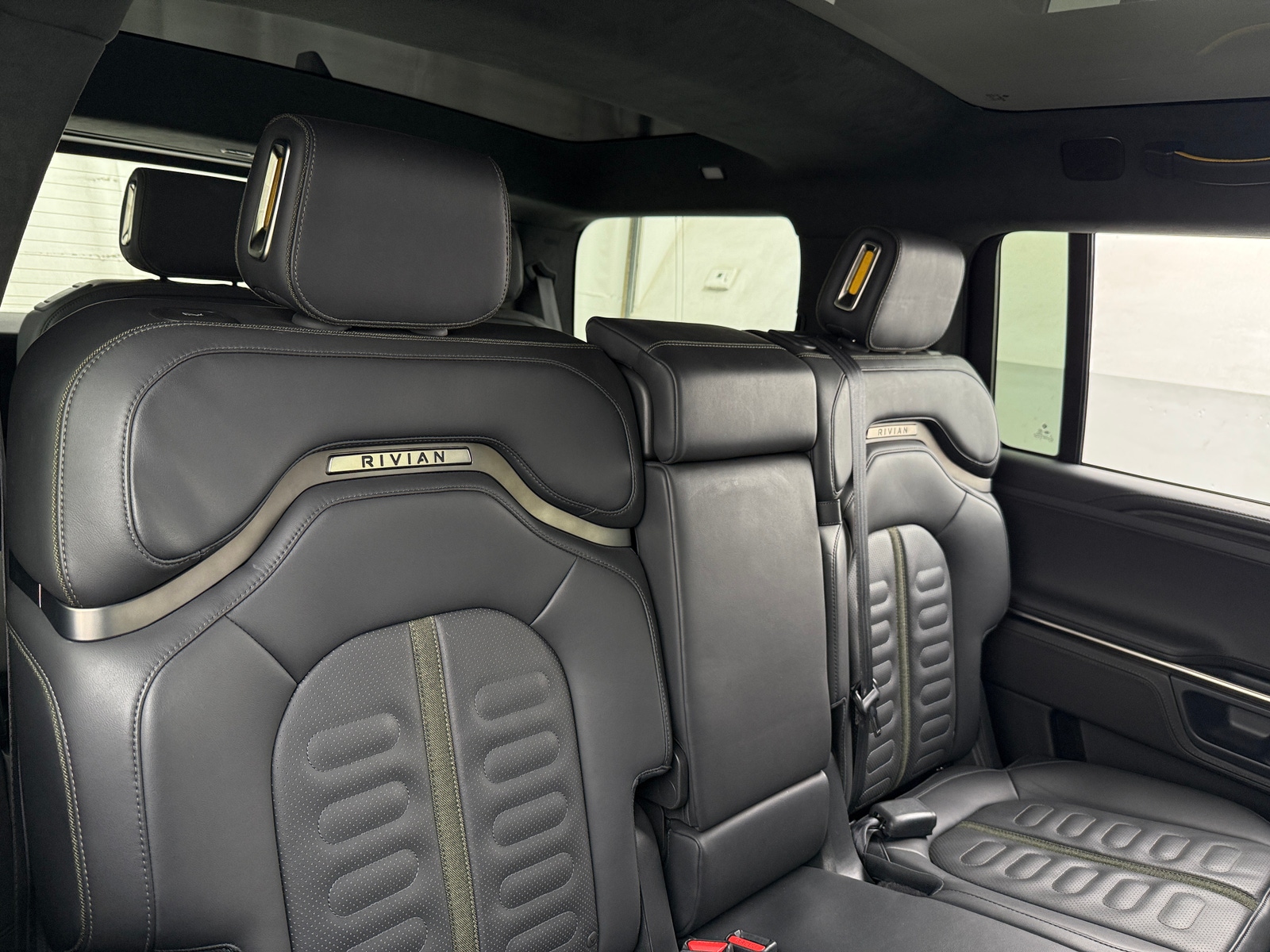 Thumbnail: 2023 Rivian R1S - 5
