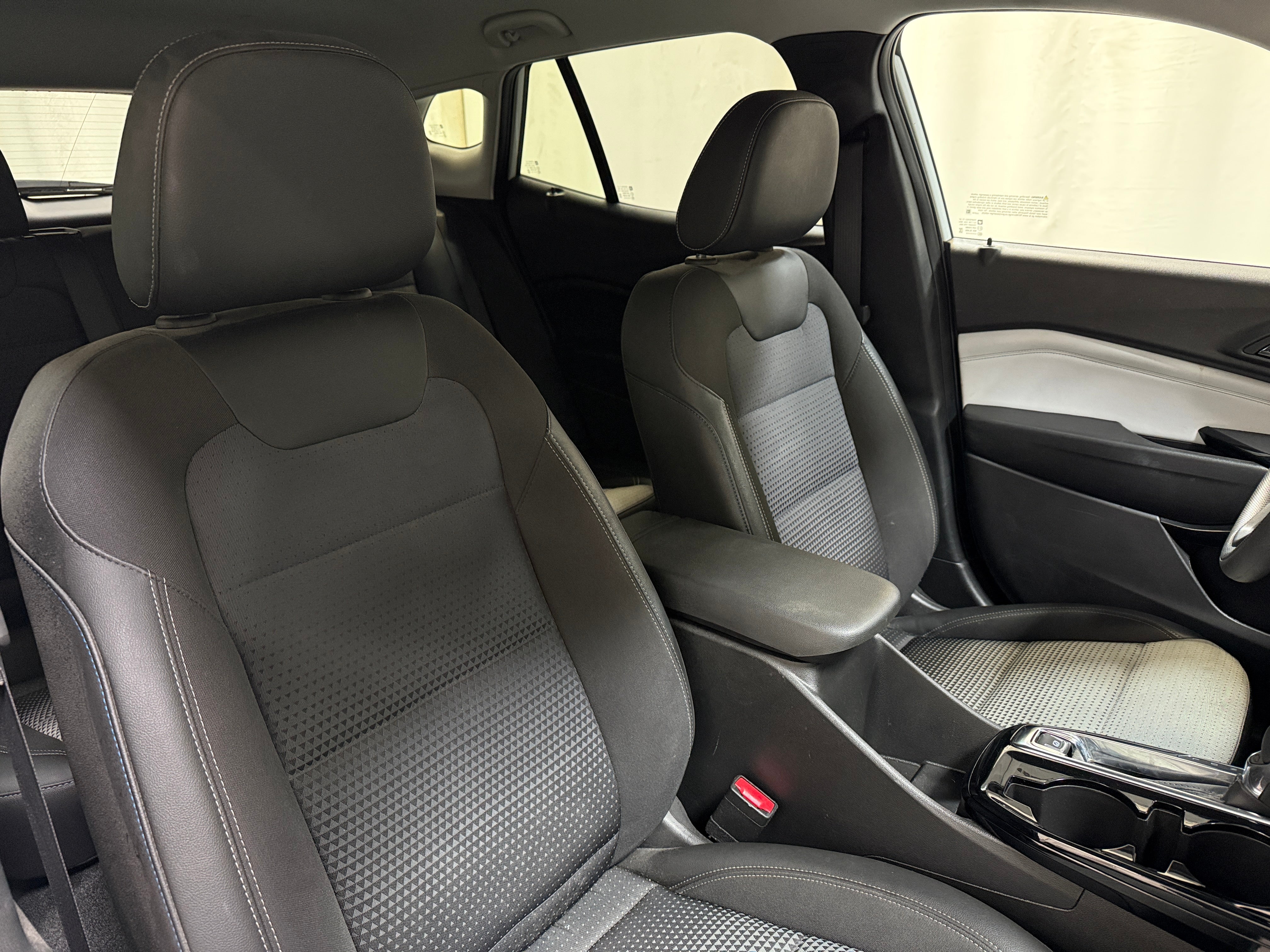 2025 Chevrolet Trax LT - Photo 4
