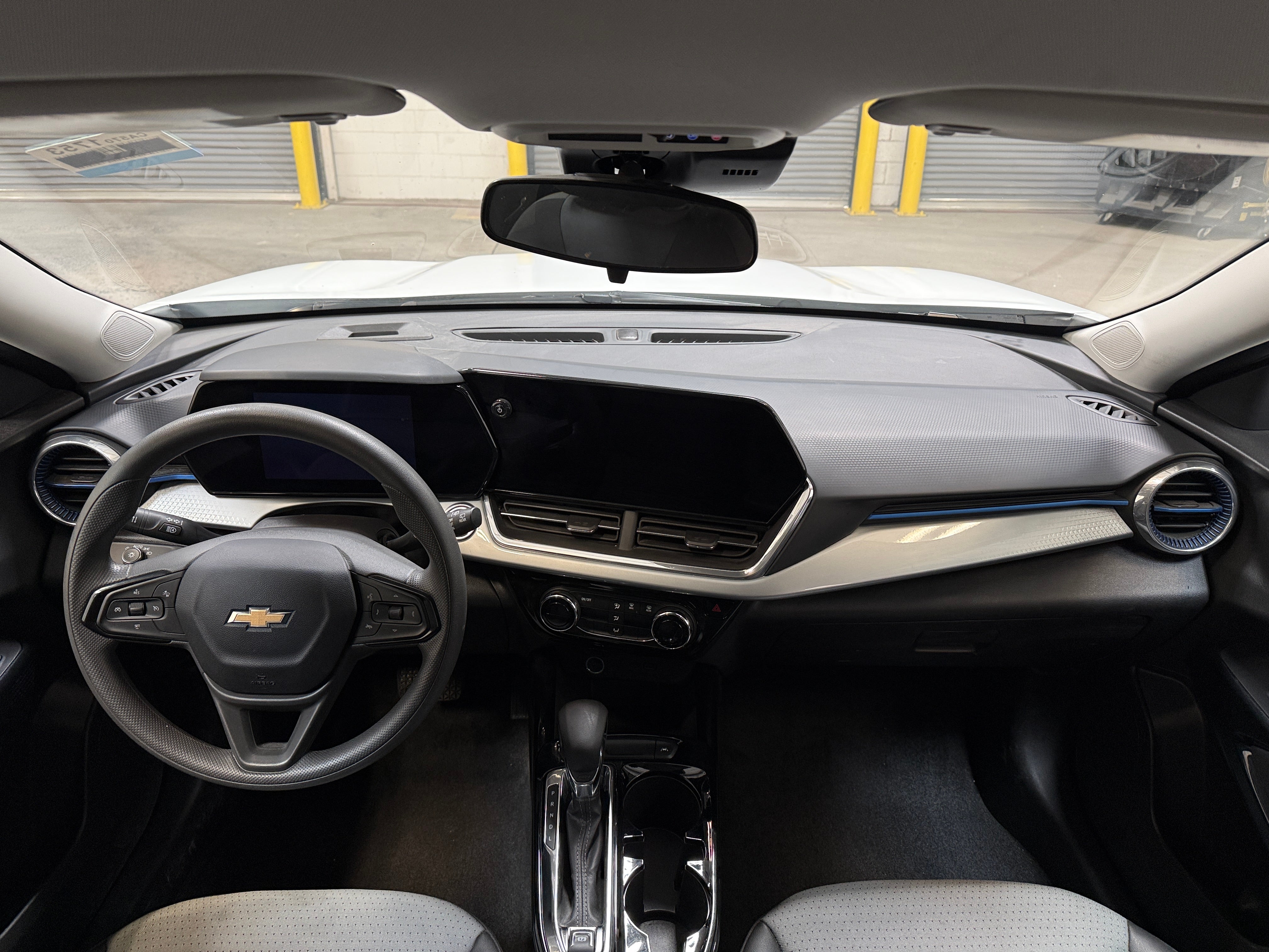 2025 Chevrolet Trax LT - Photo 6