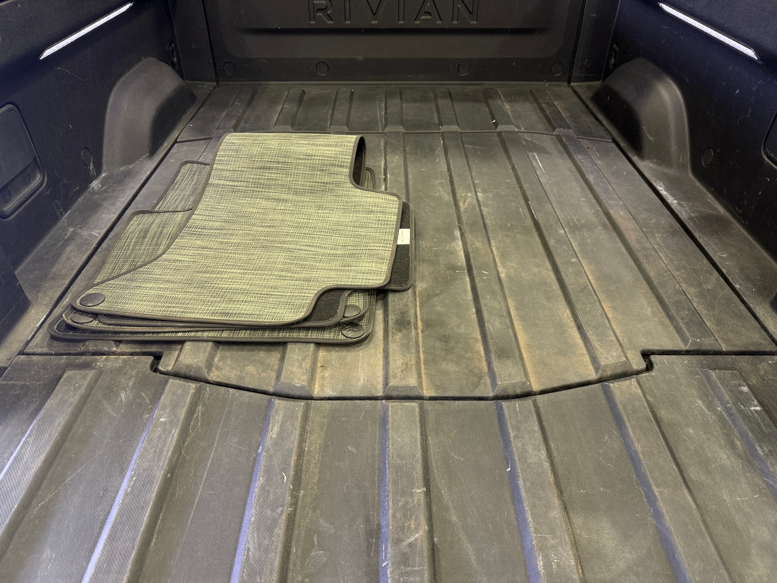 Thumbnail: 2022 Rivian R1T - 6