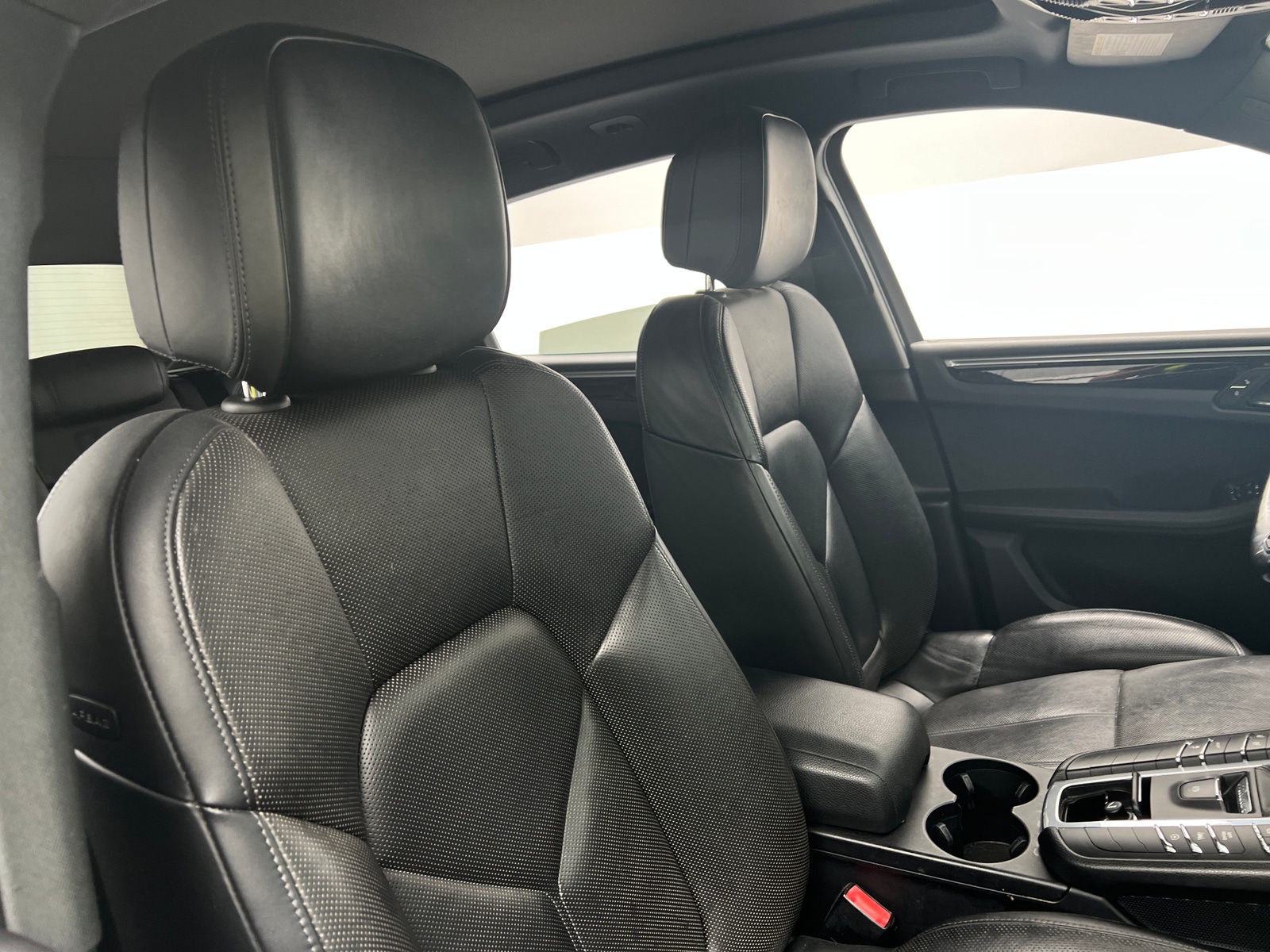 Thumbnail: 2018 Porsche Macan - 2